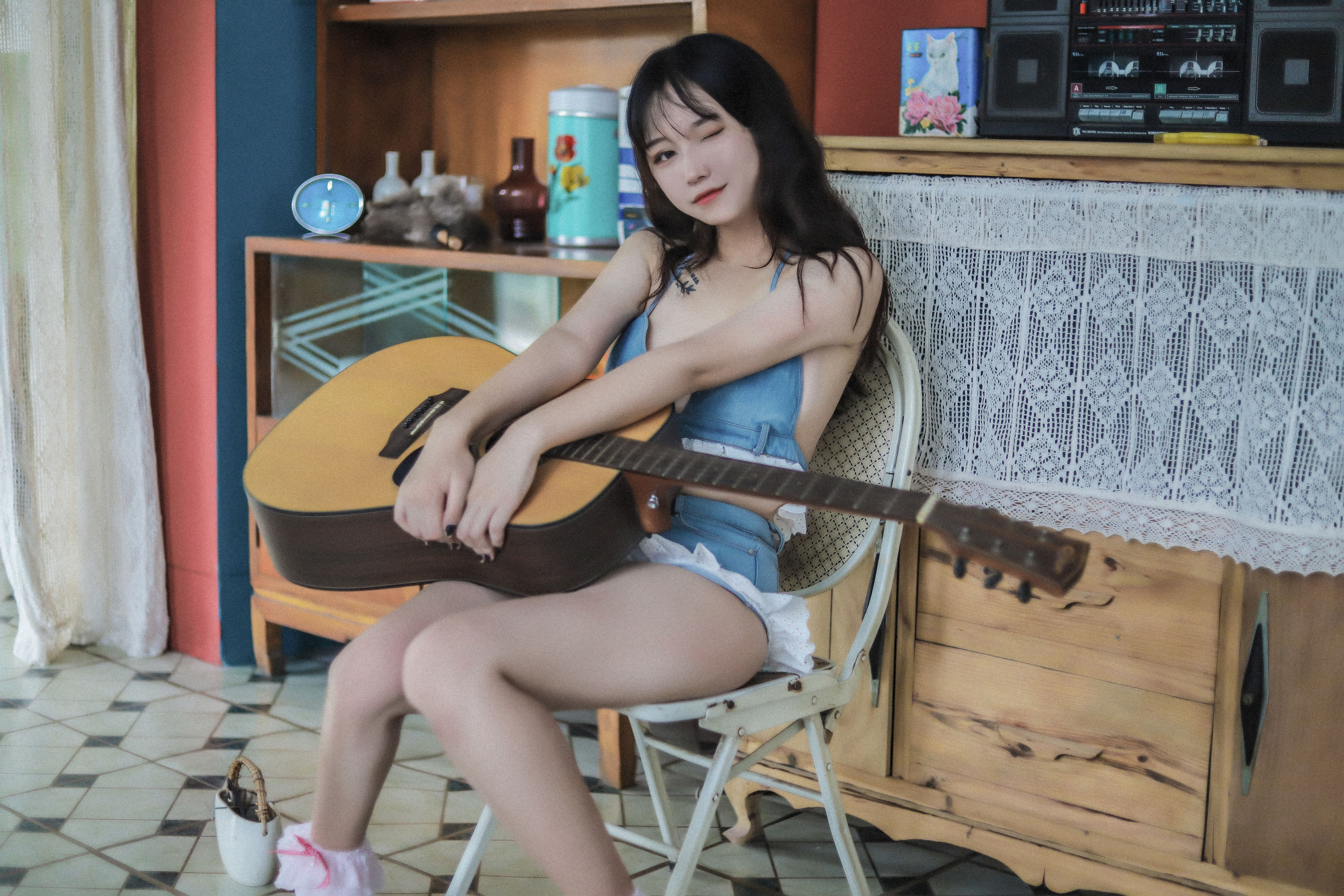 奇行家狗崽 – 桃子听蝉 [22P]