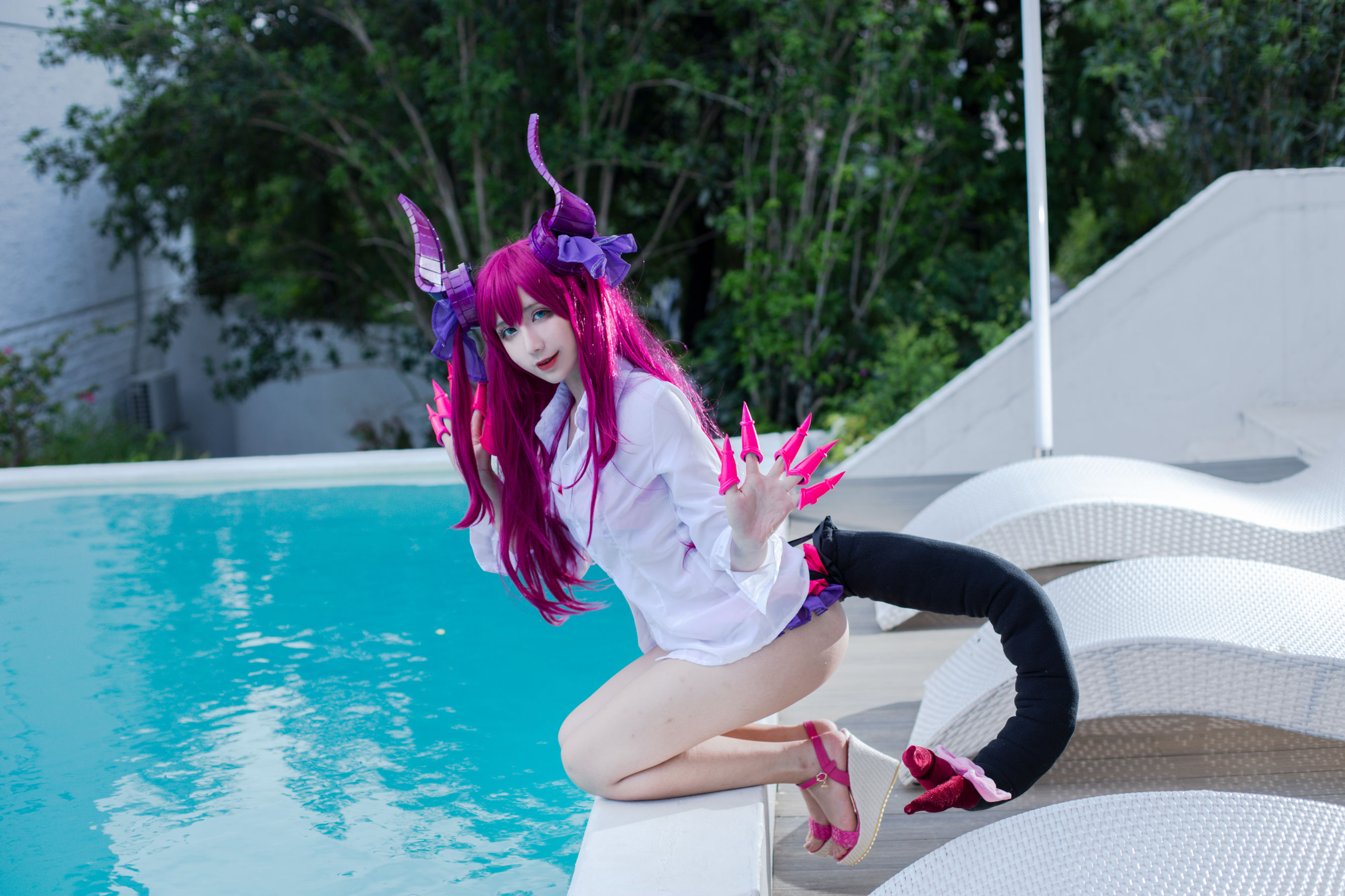 动漫博主九曲Jean – 龙娘泳装 [14P]