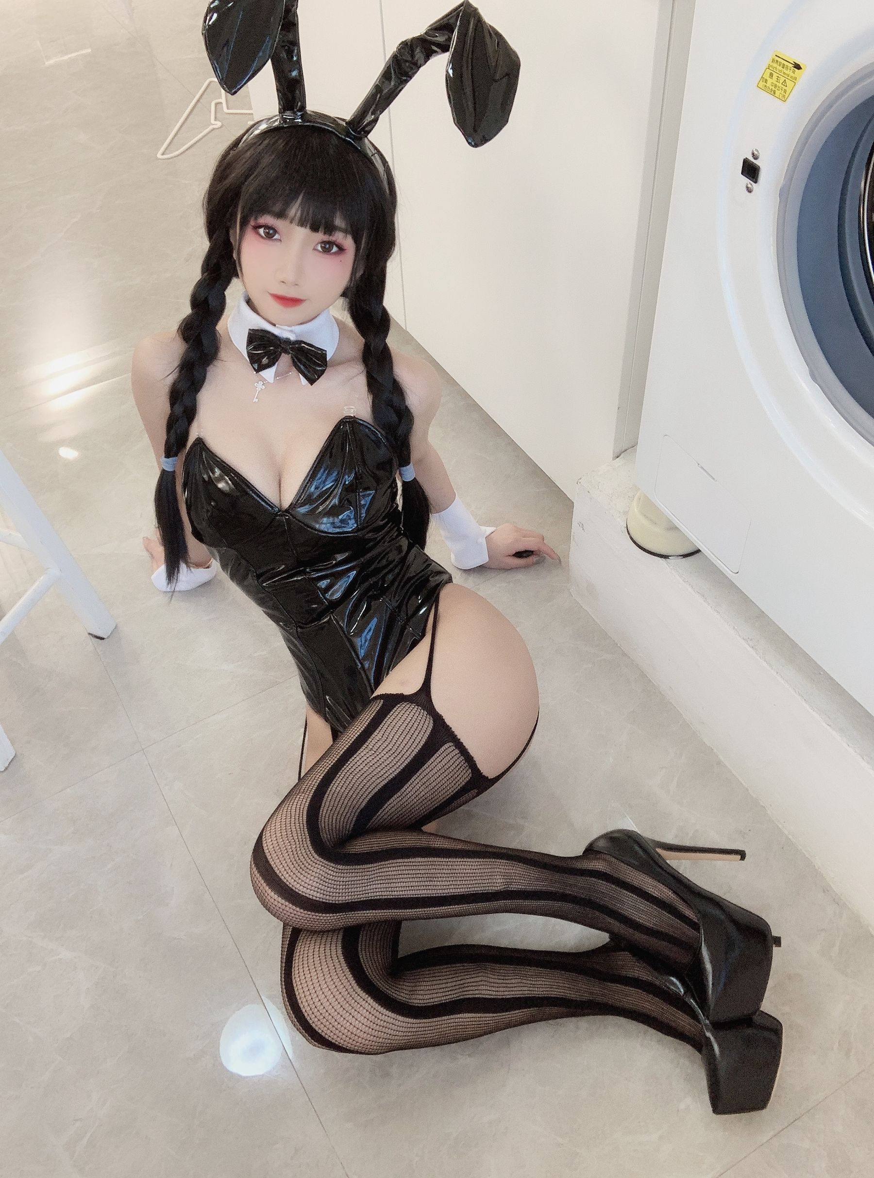 白嫩美少女鬼畜瑶 – 黑色兔女郎 [40P]