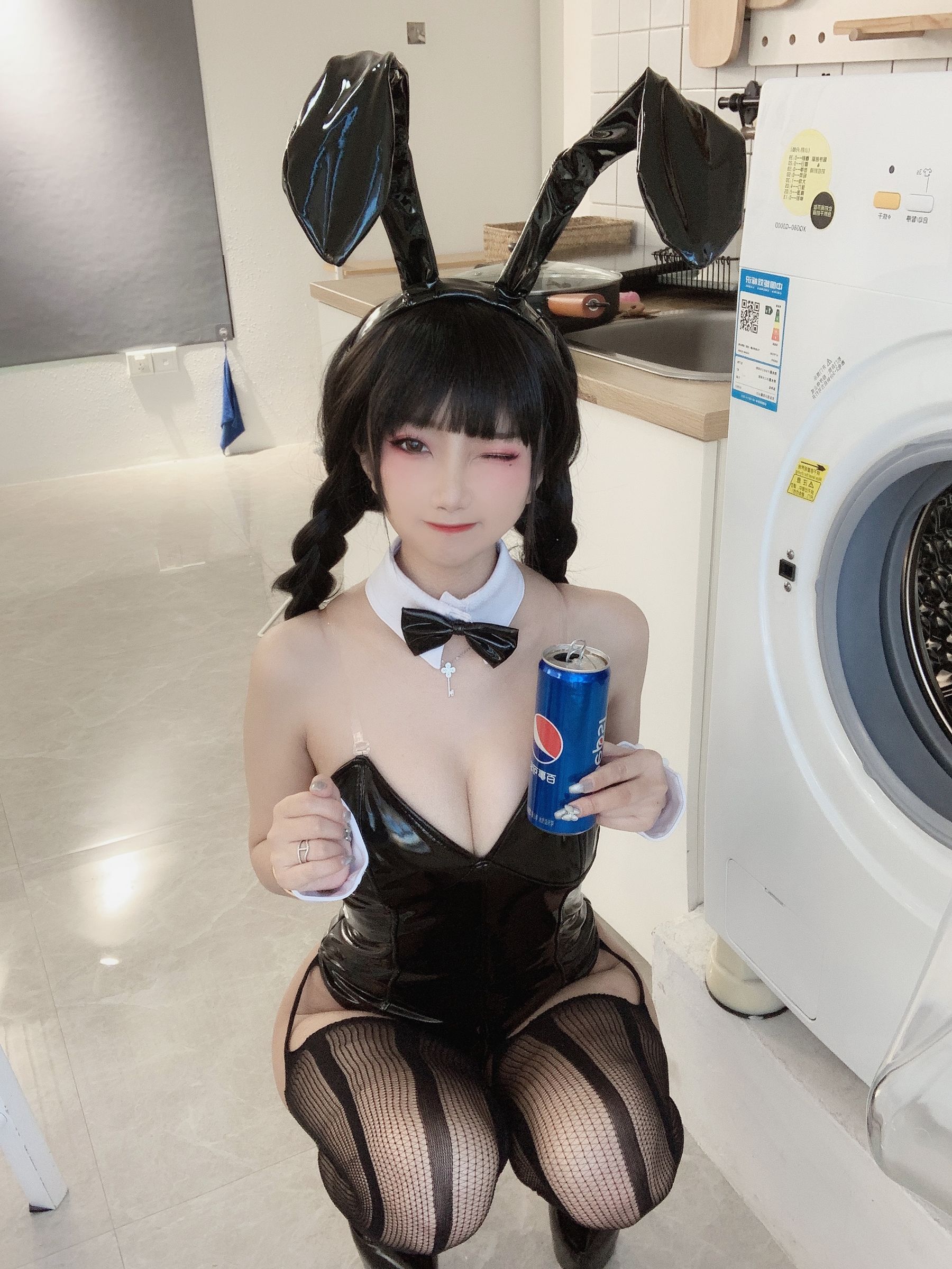 白嫩美少女鬼畜瑶 – 黑色兔女郎 [40P]