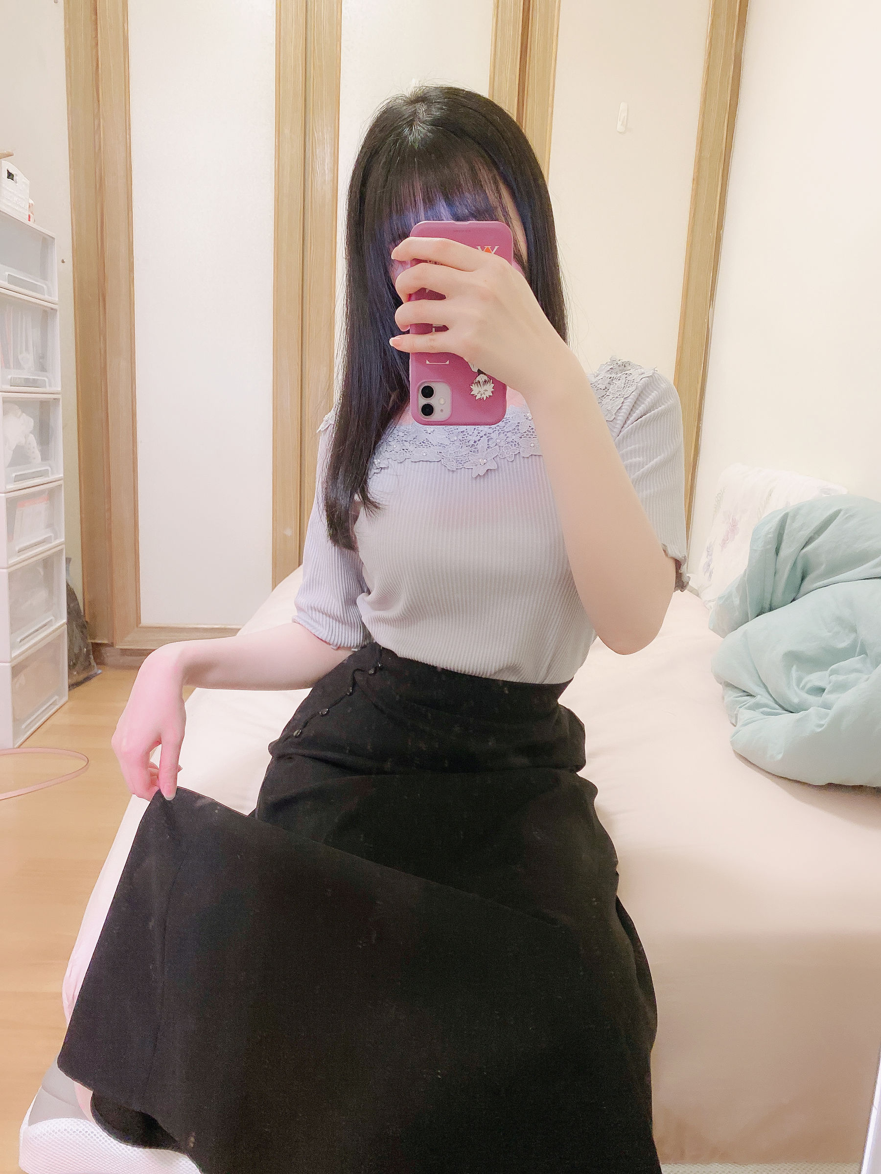 微博妹纸霜月shimo[fantia] 2022-11-27 自撮り [16P]