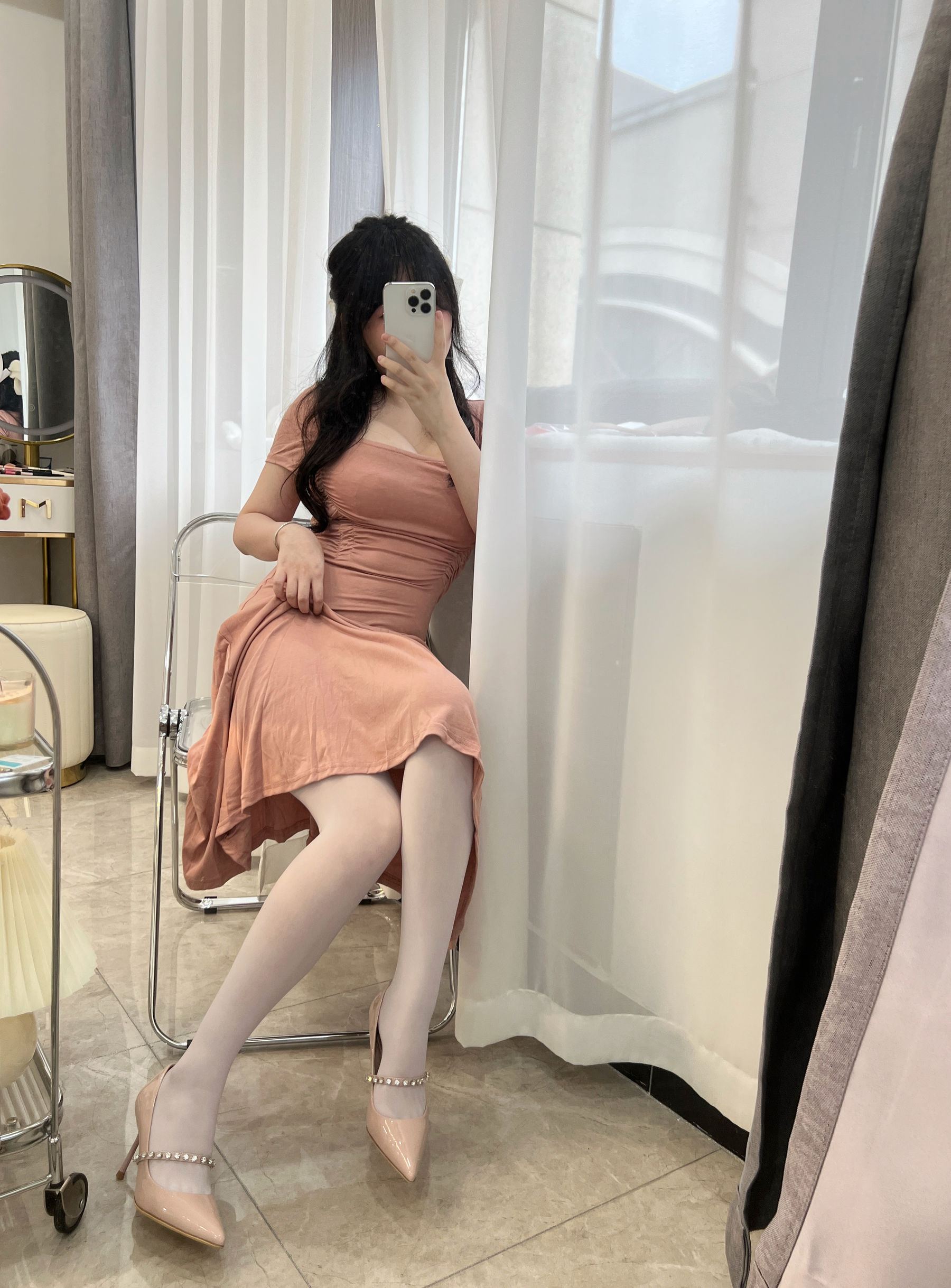 蜜桃少女是依酱呀 – 人妻 [31P]