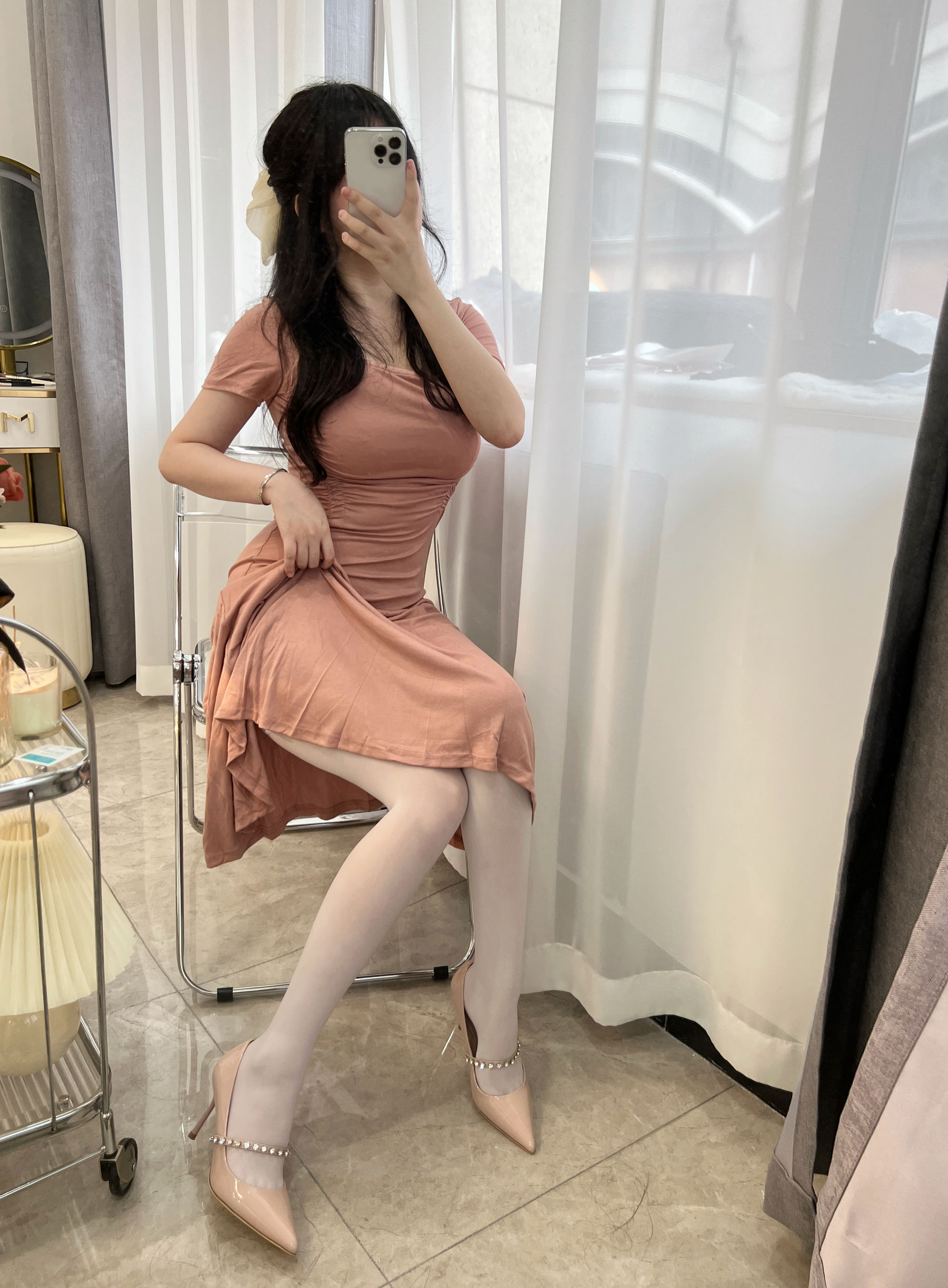 蜜桃少女是依酱呀 – 人妻 [31P]