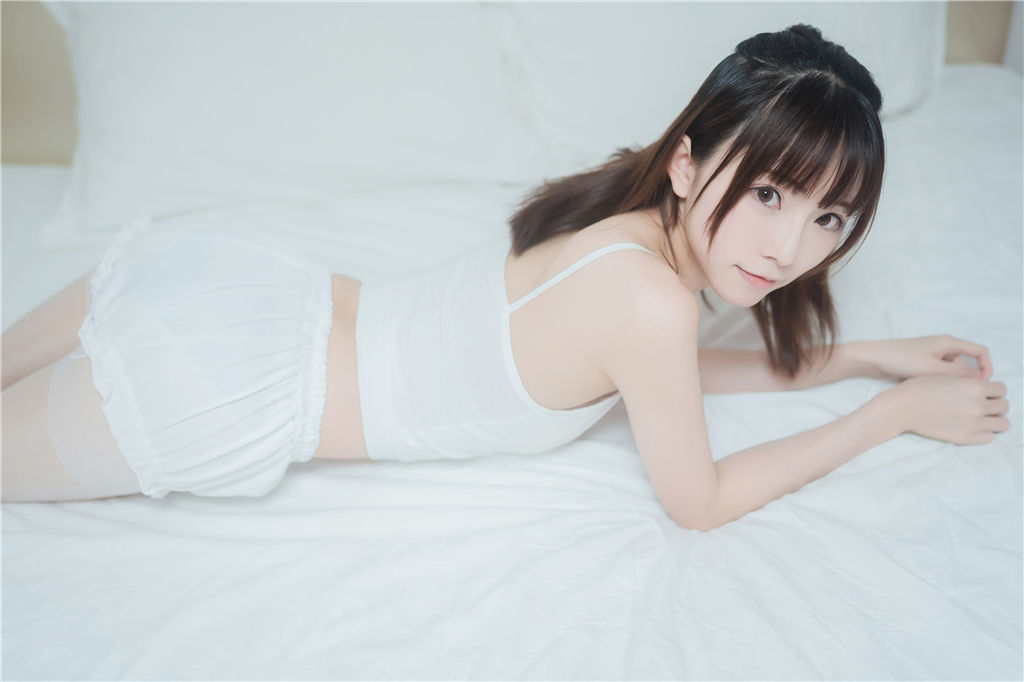 动漫博主Kitaro_绮太郎 – 白丝套装 [42P]