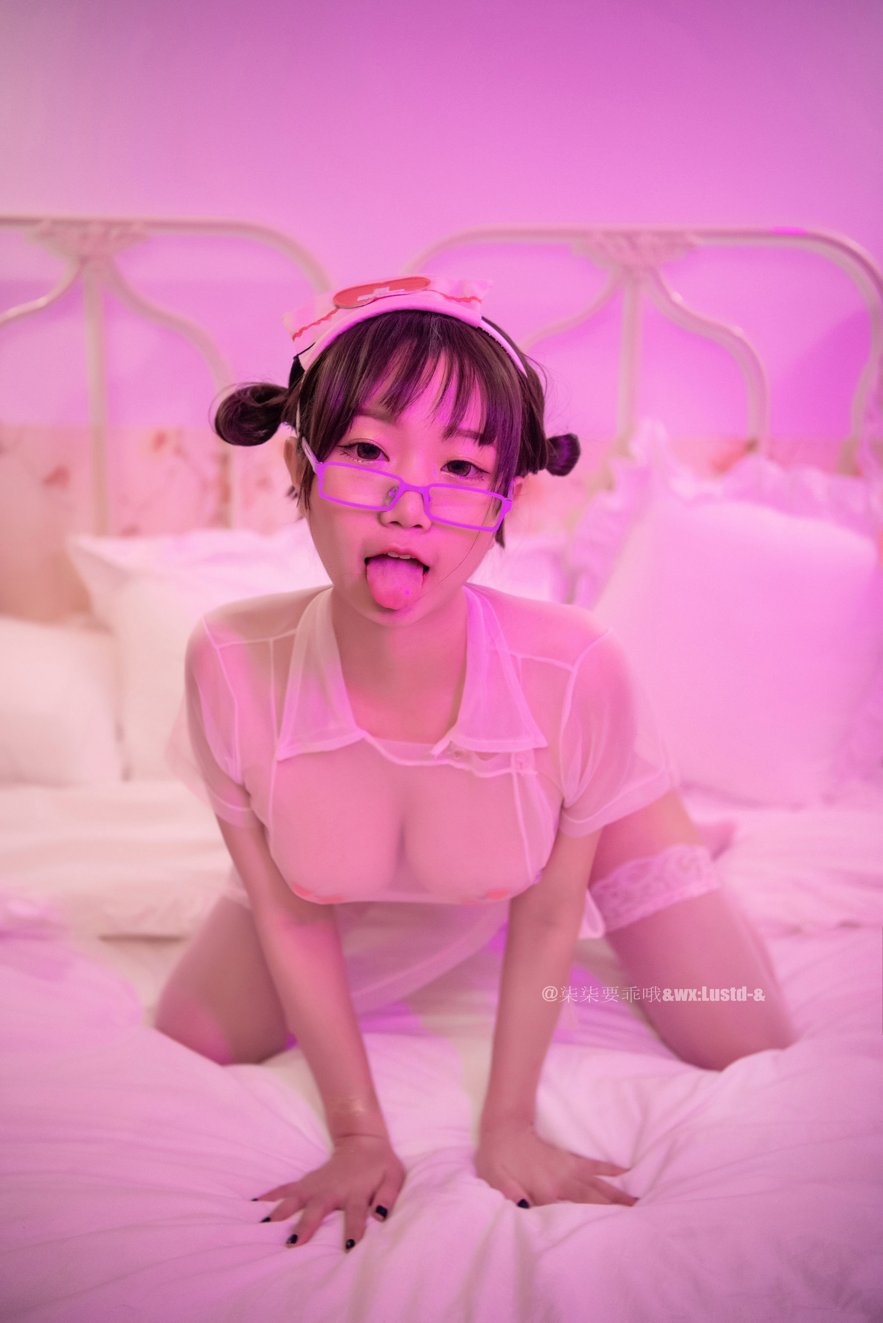 动漫博主柒柒要乖哦 – 粉红护士 [35P]