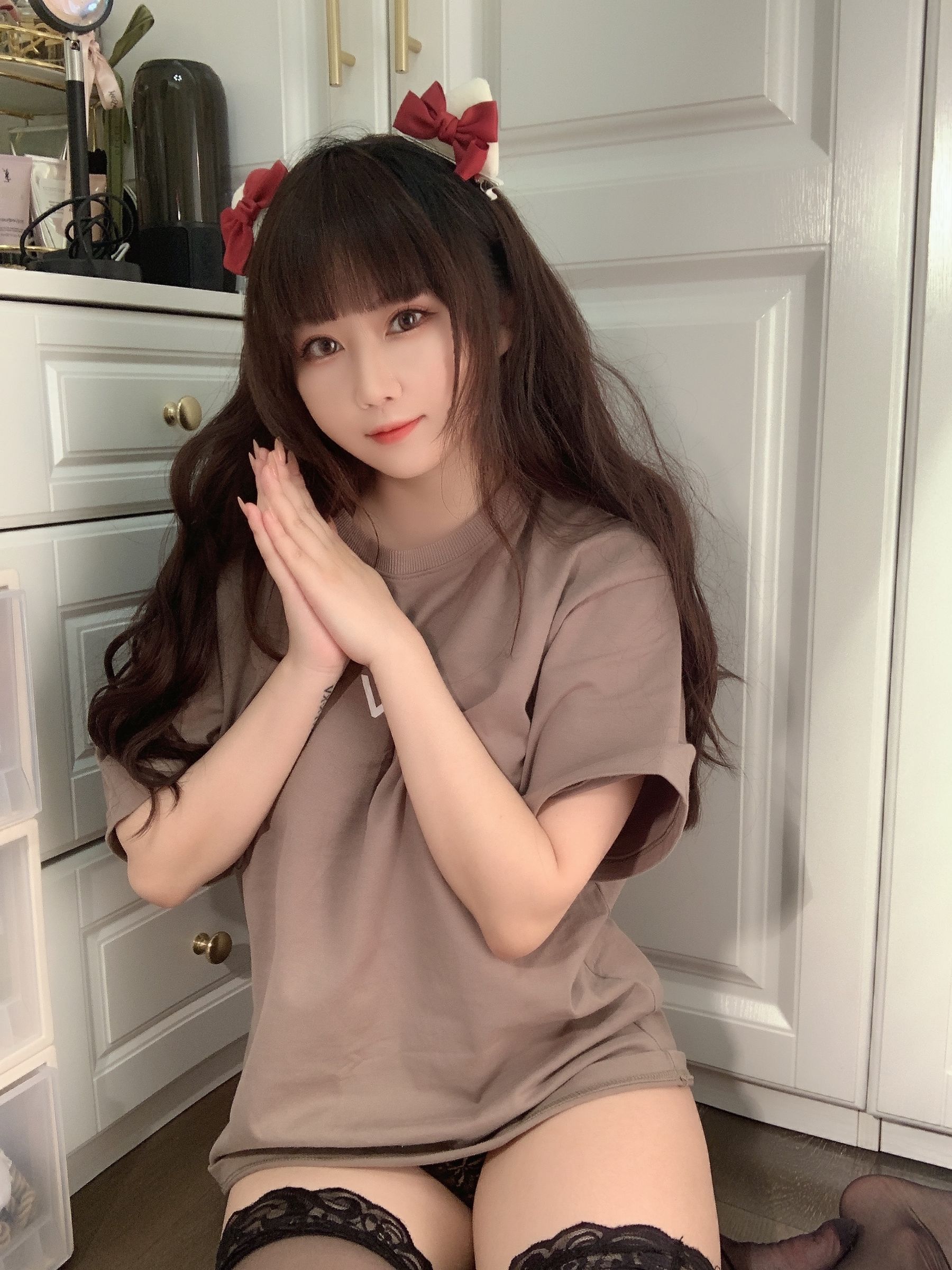 蜜桃少女是依酱呀 – T恤底下 [31P]