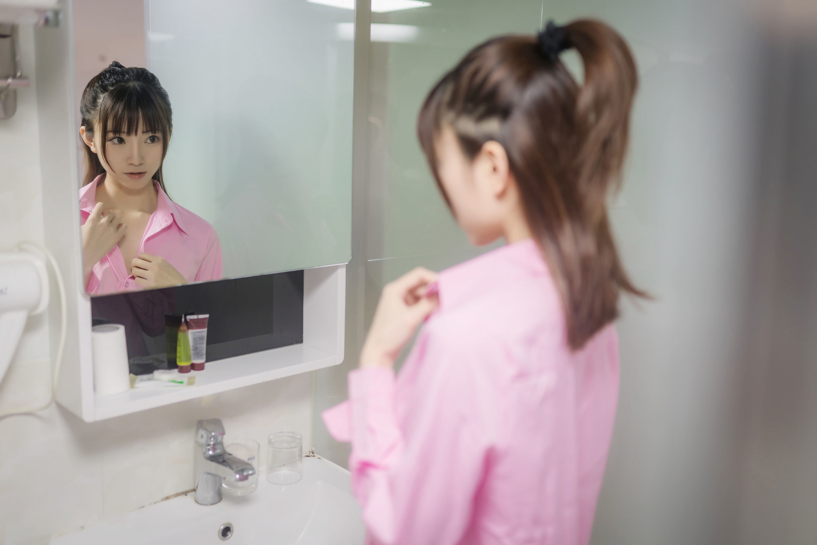 动漫博主Kitaro_绮太郎 – 粉色衬衫 [38P]