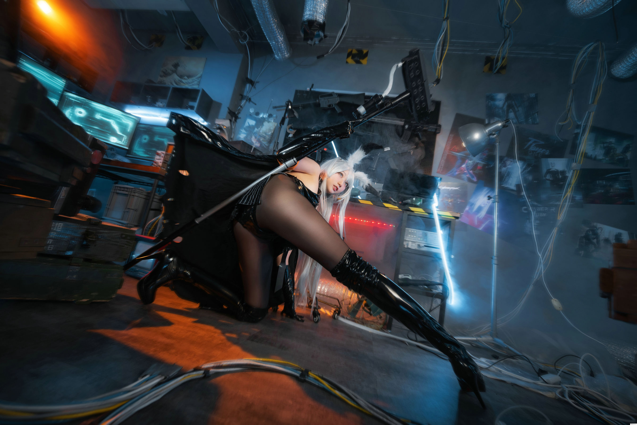 周叽是可爱兔兔 – 精二暴行 [22P]