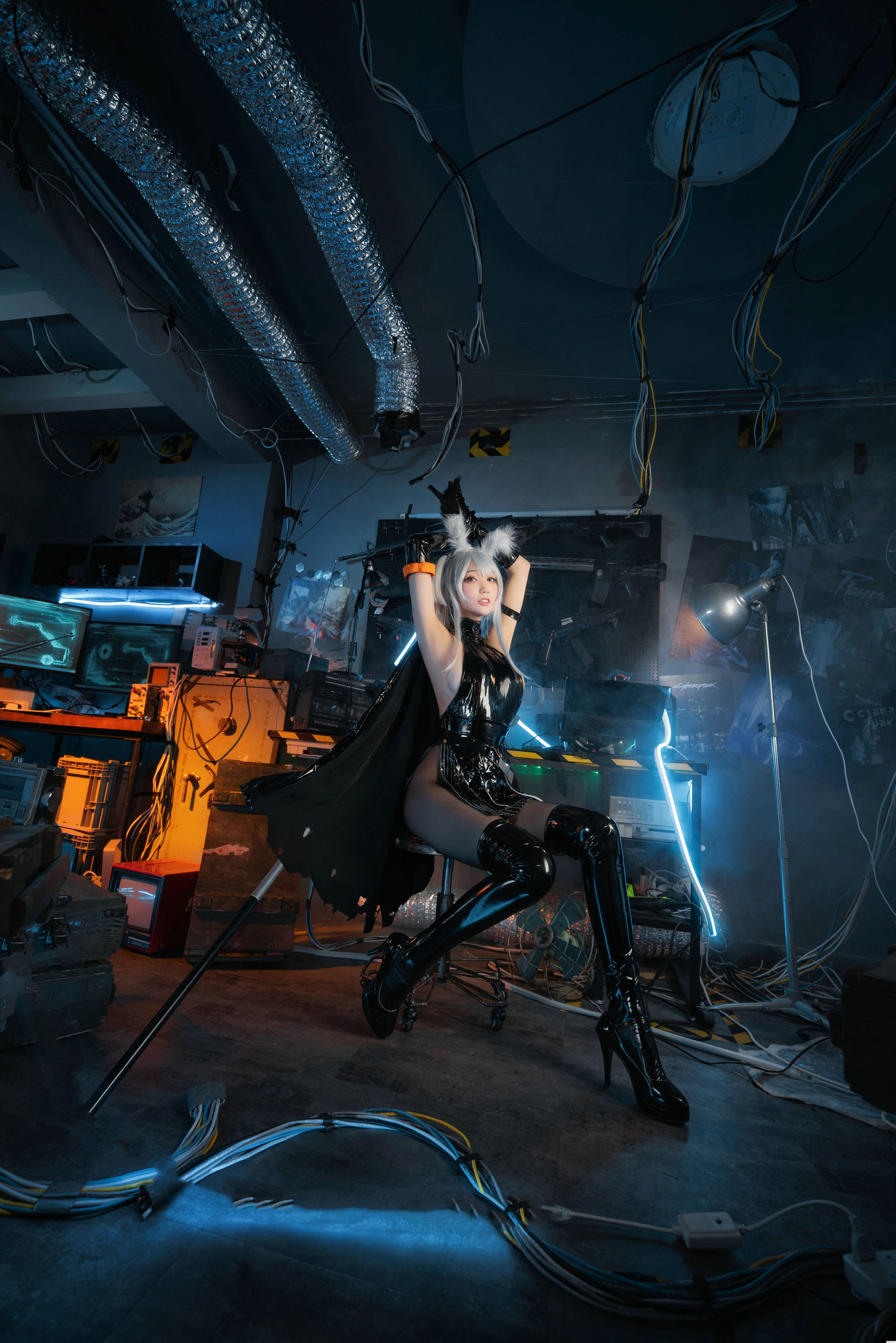 周叽是可爱兔兔 – 精二暴行 [22P]