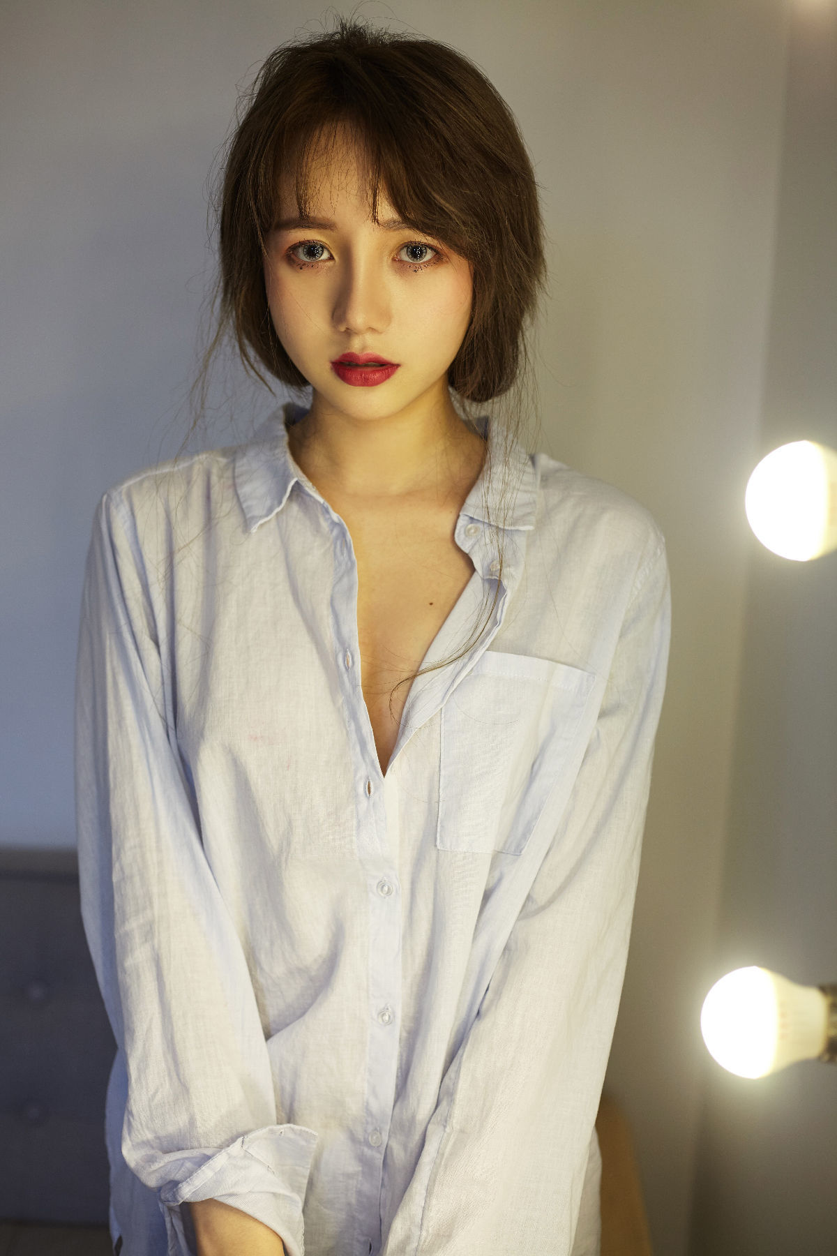 [萝莉COS] 洛丽塔大哥 – 灰衬衫 [9P]