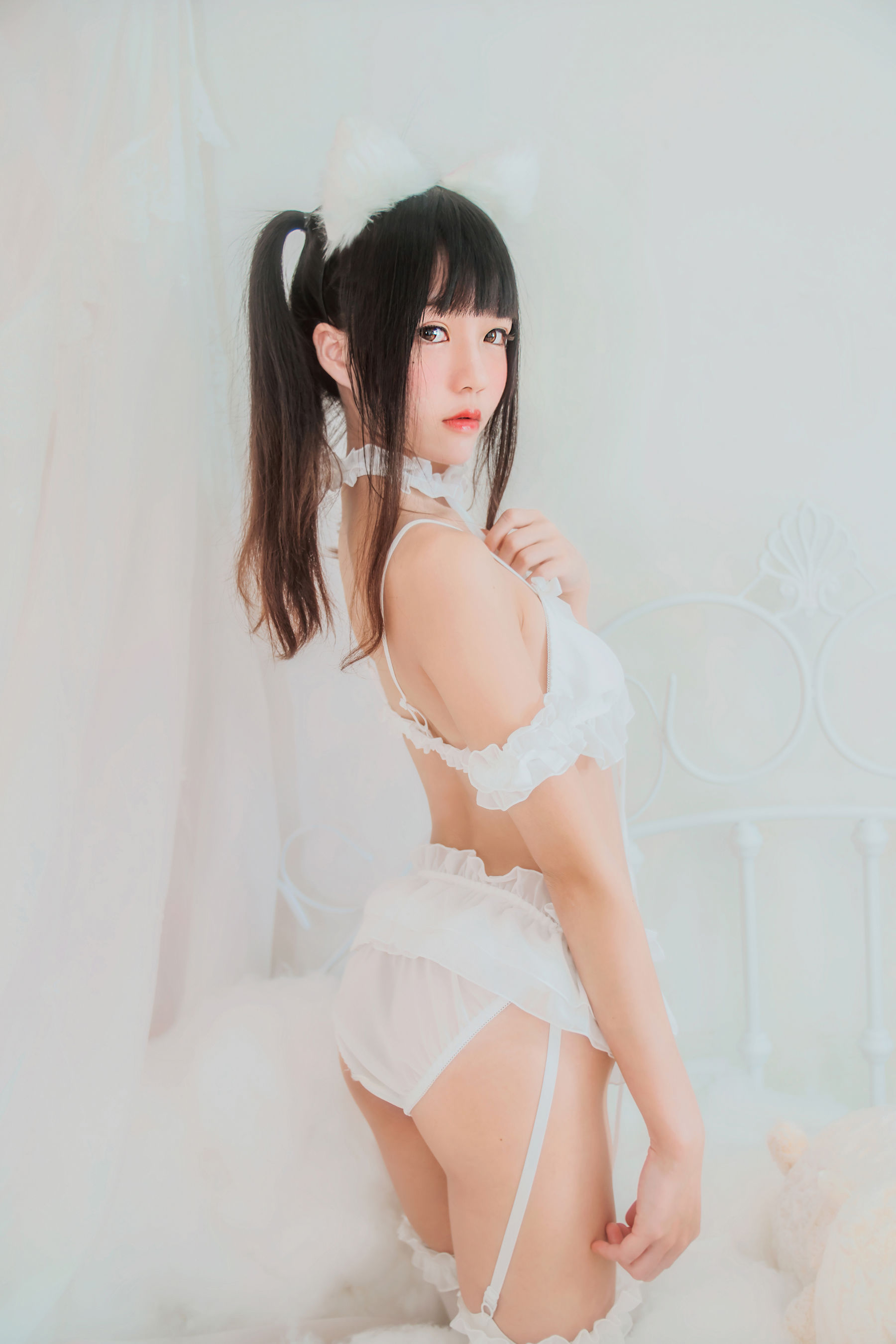 [萝莉COS] 桜桃喵《白猫》 [32P]