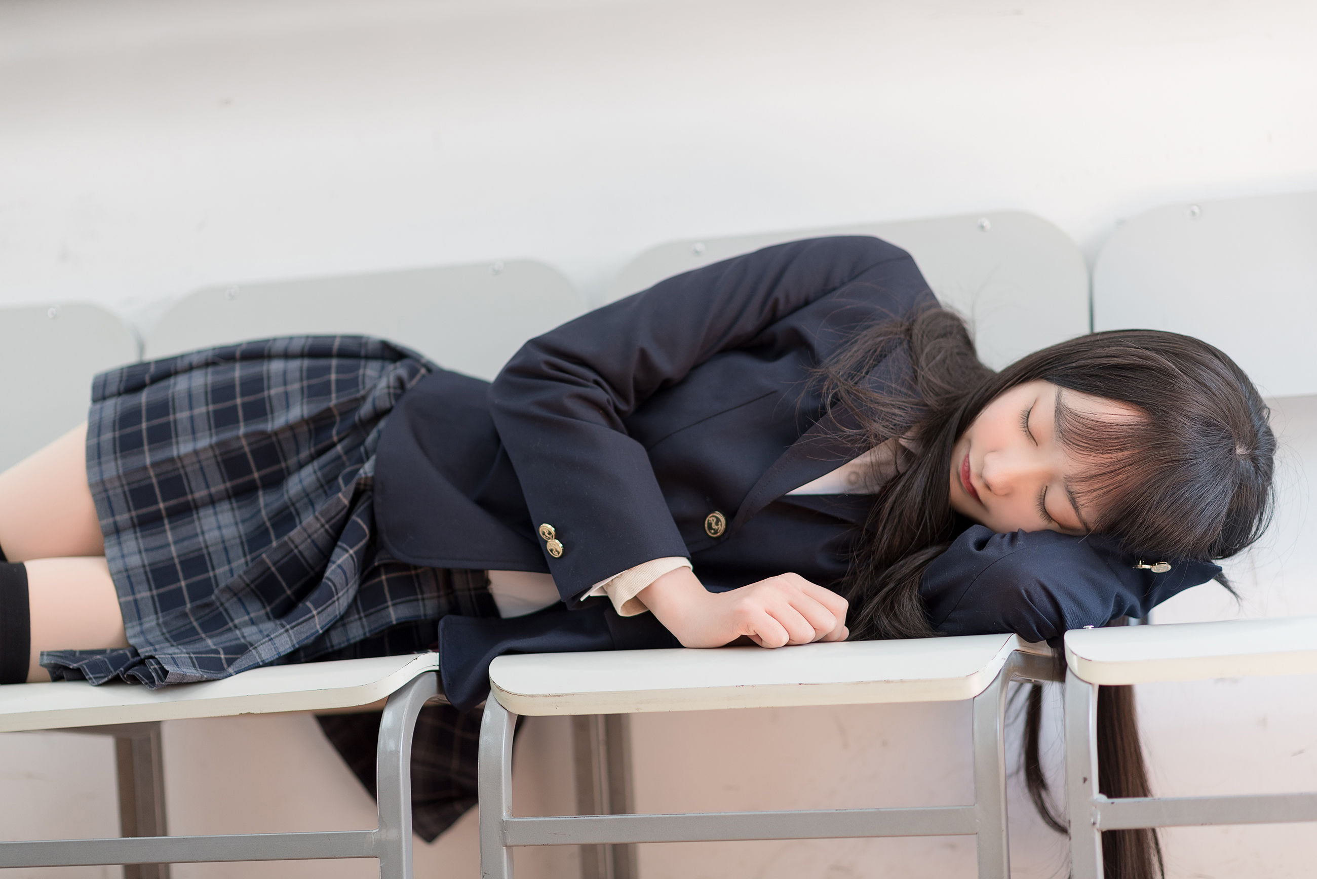 [萝莉COS] 木绵绵OwO – 西式JK [47P]