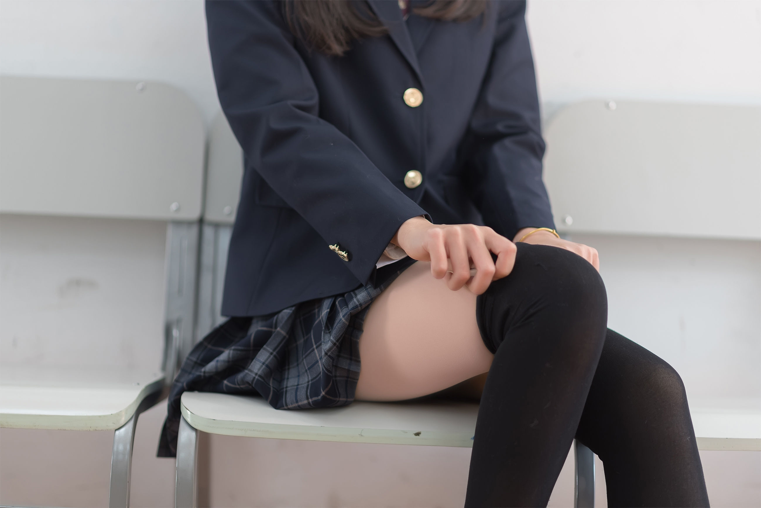 [萝莉COS] 木绵绵OwO – 西式JK [47P]