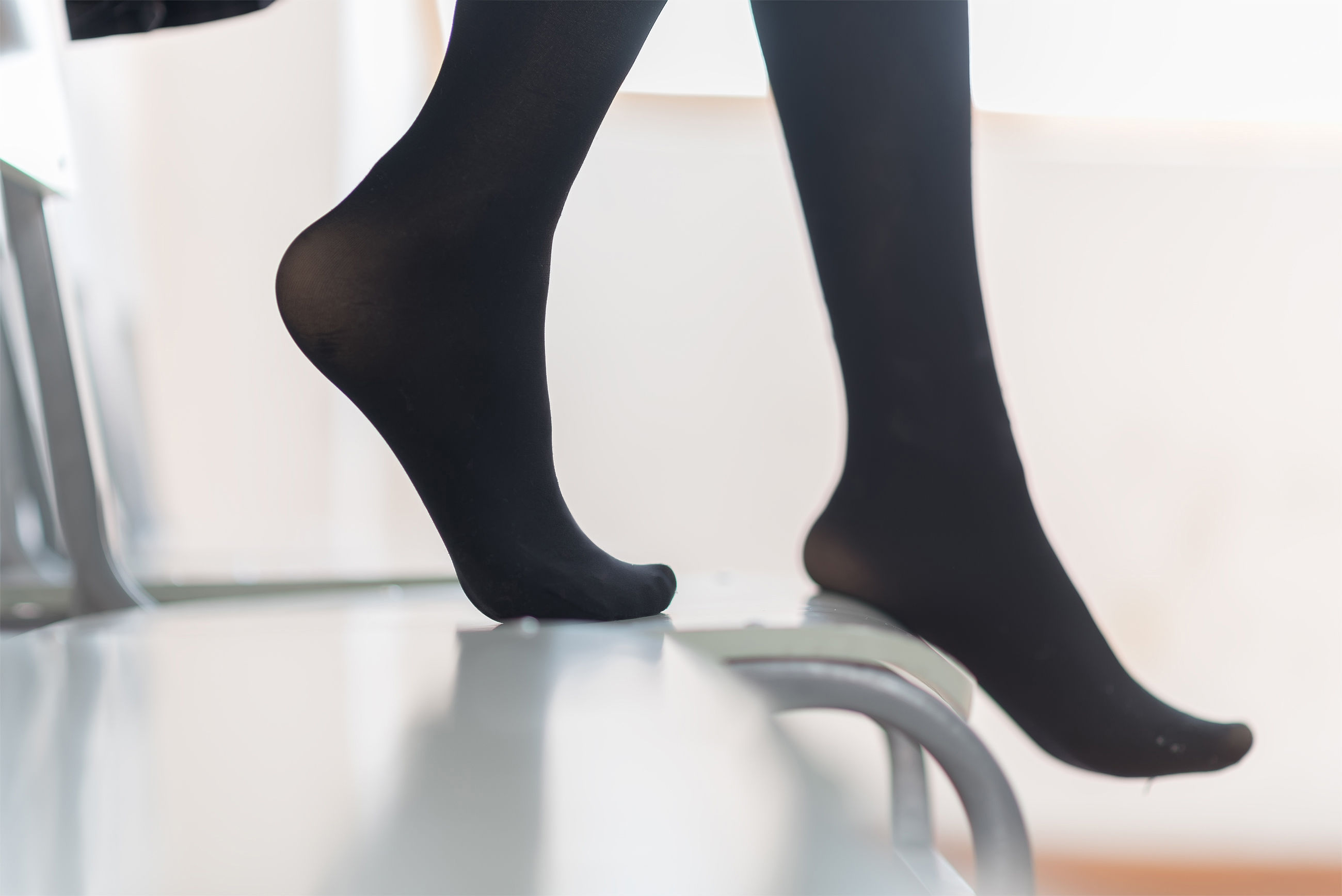 [萝莉COS] 木绵绵OwO – 西式JK [47P]