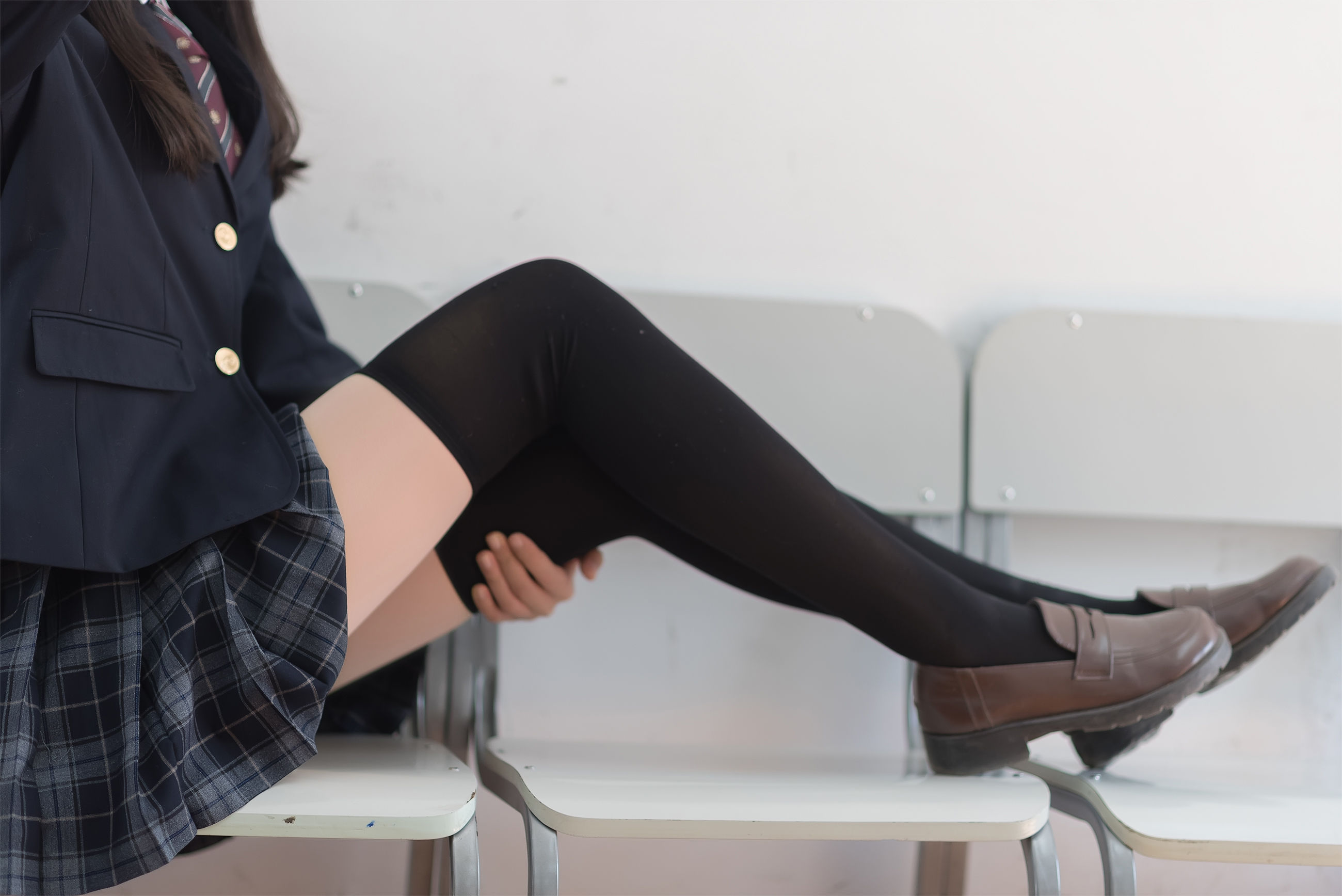 [萝莉COS] 木绵绵OwO – 西式JK [47P]