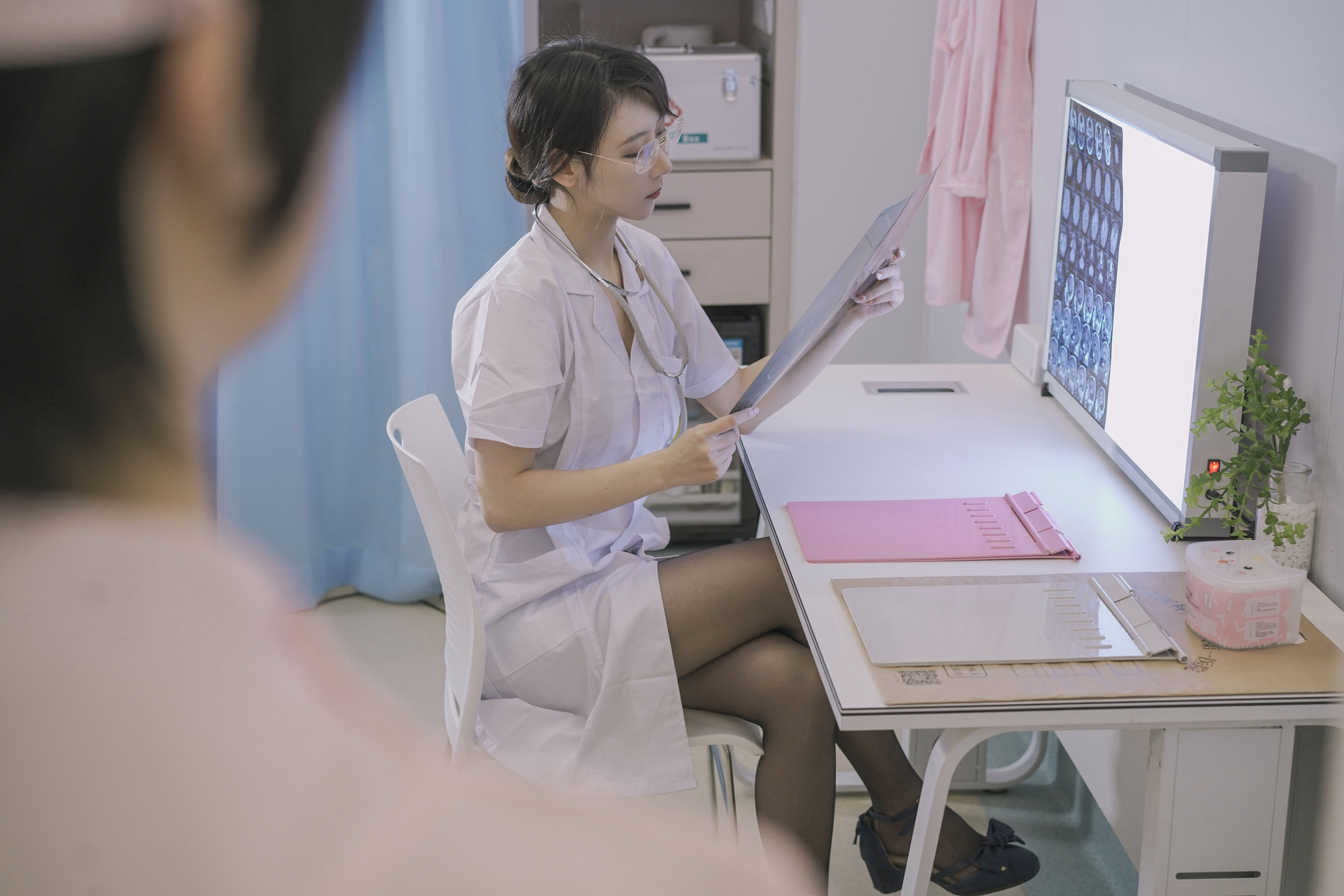 云溪溪&#038;奶桃桃 N47医护 [80P]