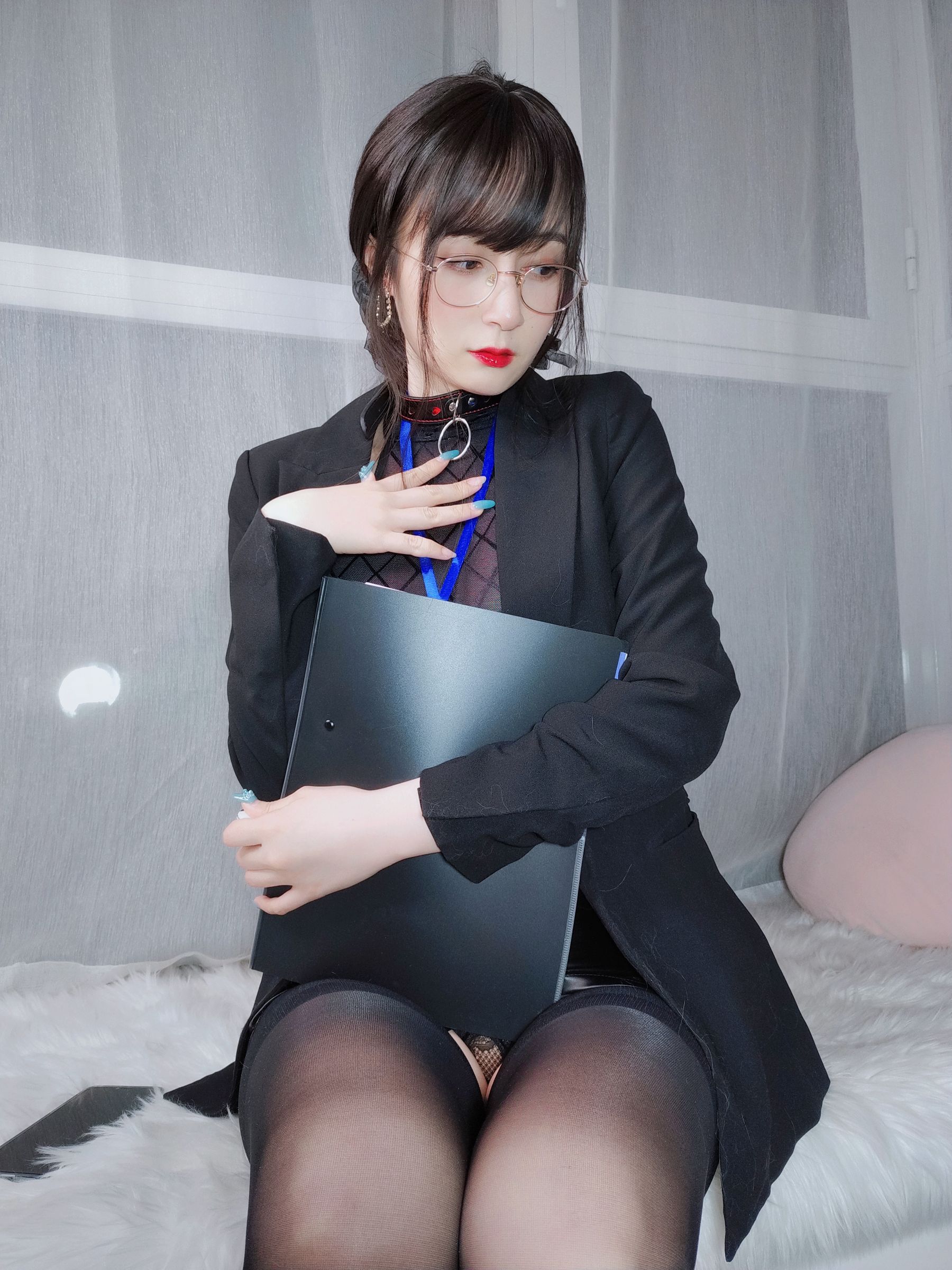 Coser小姐姐白银 – 黑丝情趣 [128P]