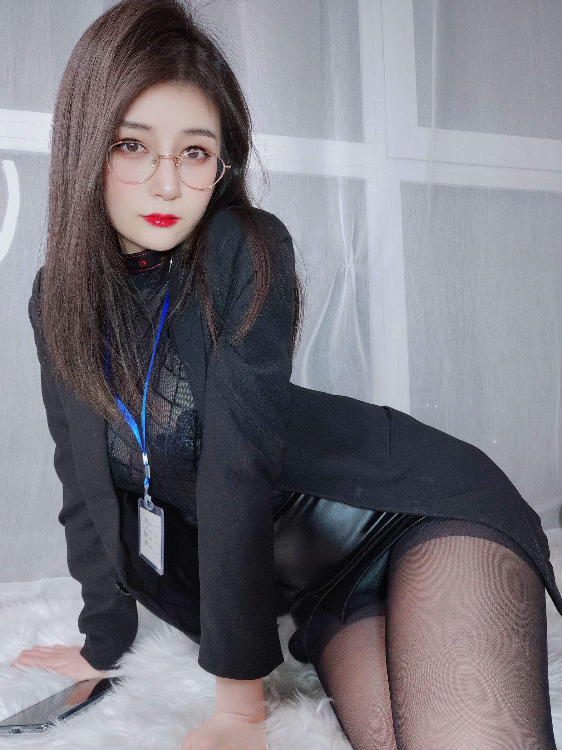 Coser小姐姐白银 – 黑丝情趣 [128P]