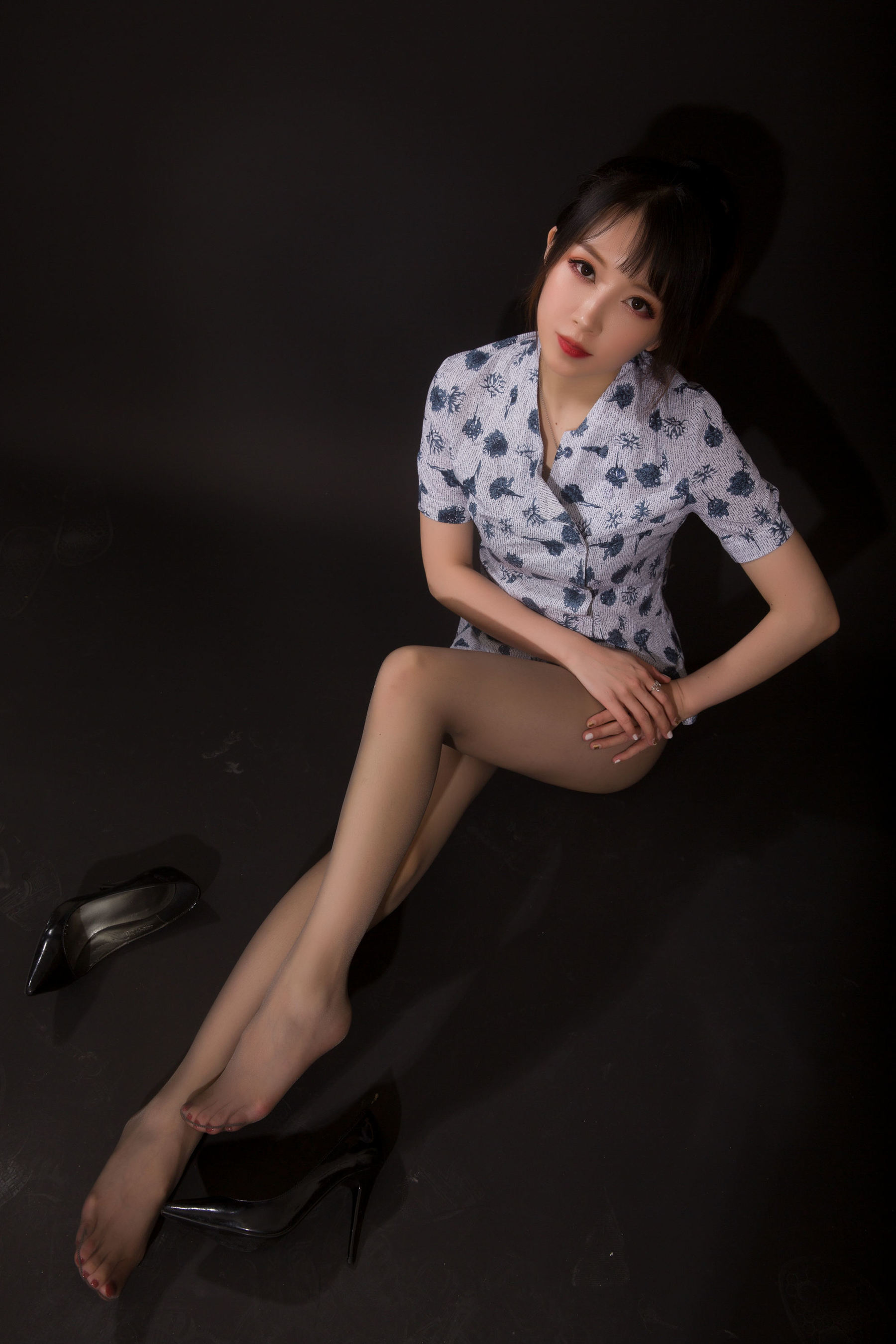 斗鱼主播小女巫露娜 – 东航棚拍 [21P]