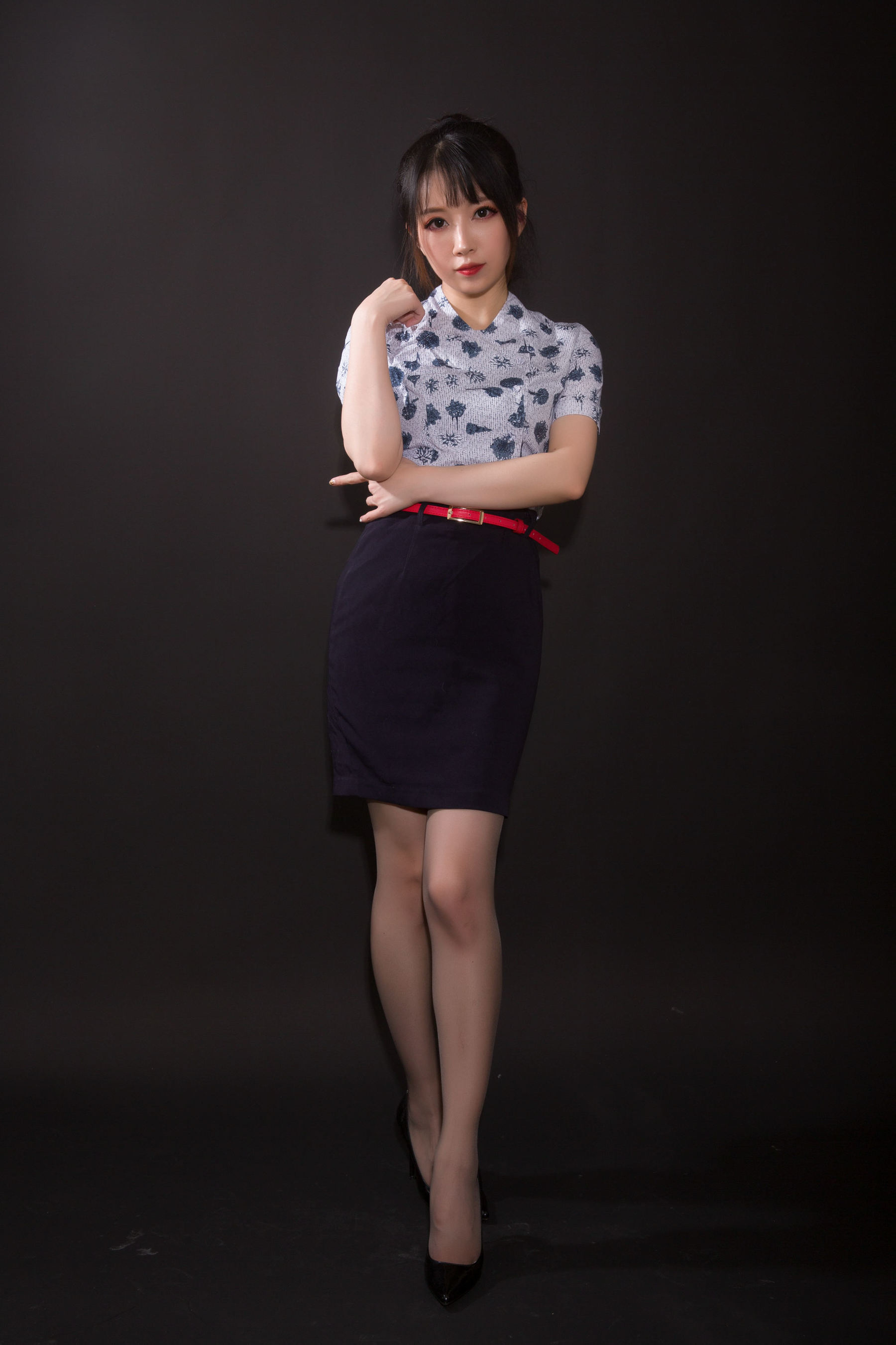 斗鱼主播小女巫露娜 – 东航棚拍 [21P]