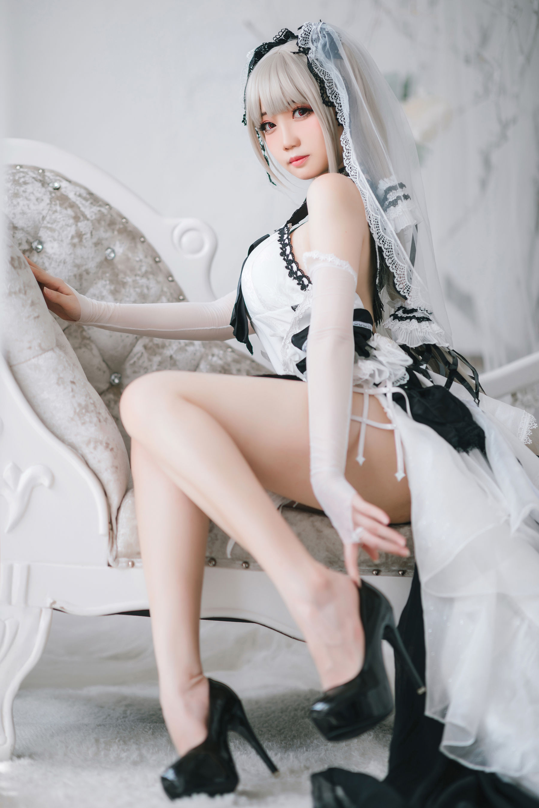 焖焖碳 – 可畏礼服 [33P]