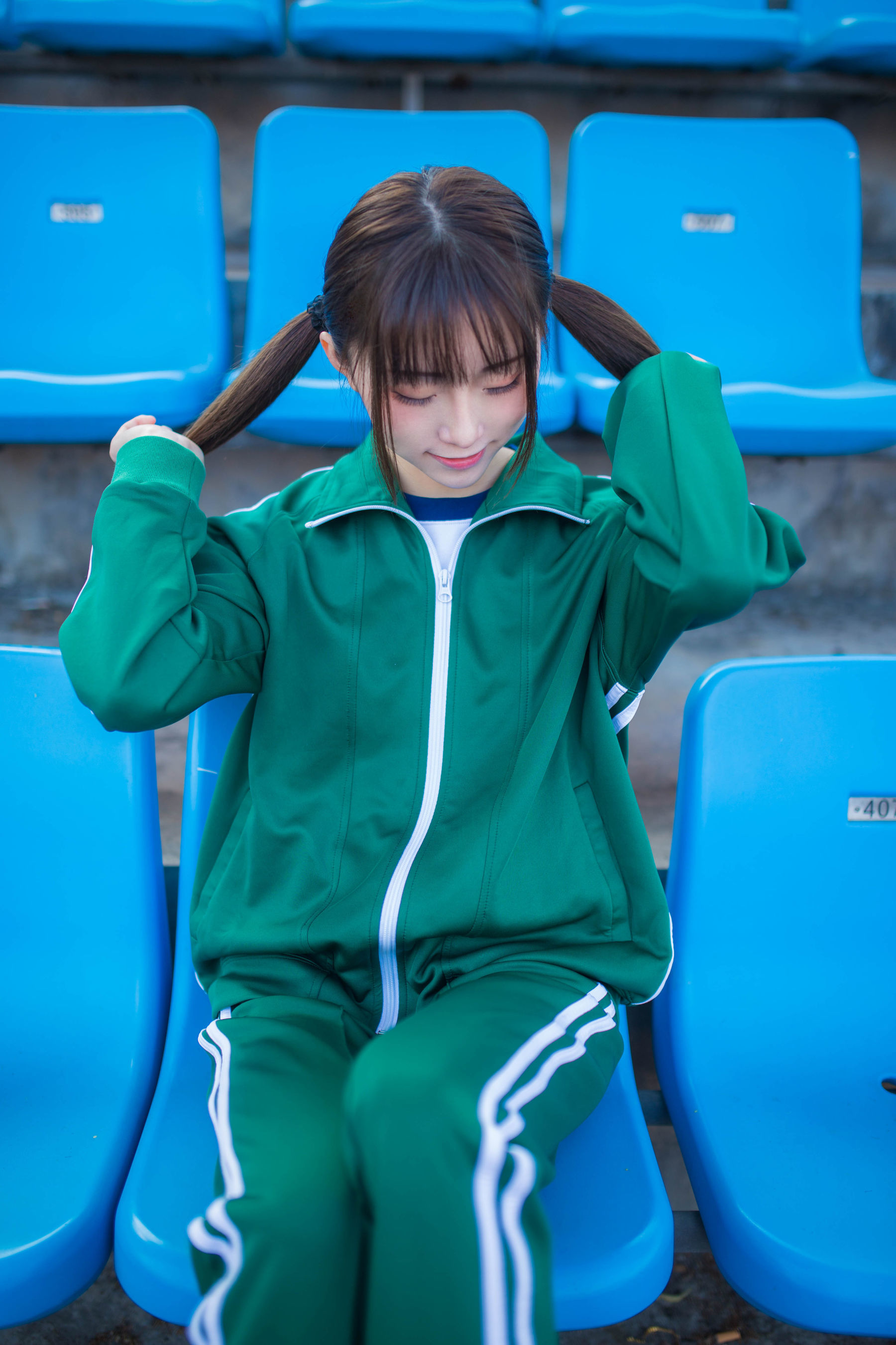 动漫博主Kitaro_绮太郎 绿色运动服女孩 [18P]