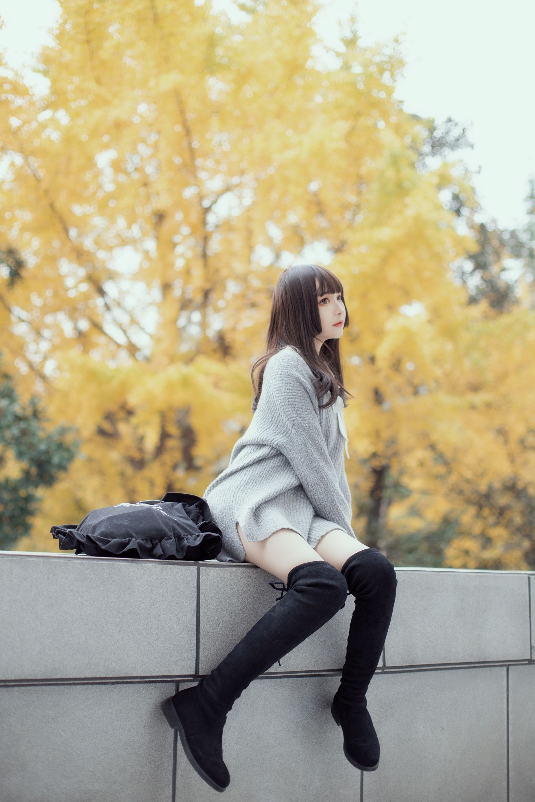 [Cosplay写真] 二次元美女古川kagura – 银杏树下 [21P]