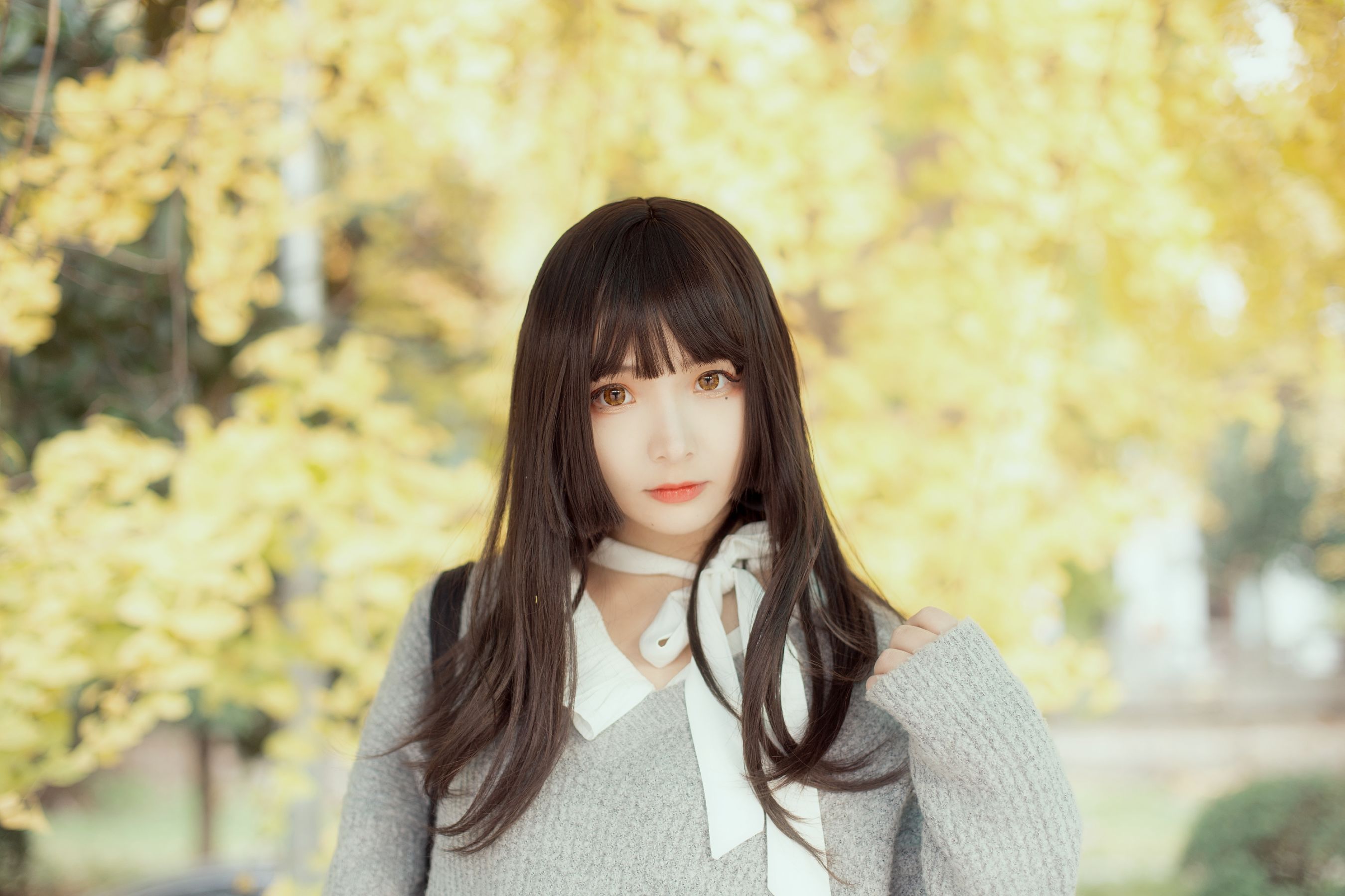 [Cosplay写真] 二次元美女古川kagura – 银杏树下 [21P]