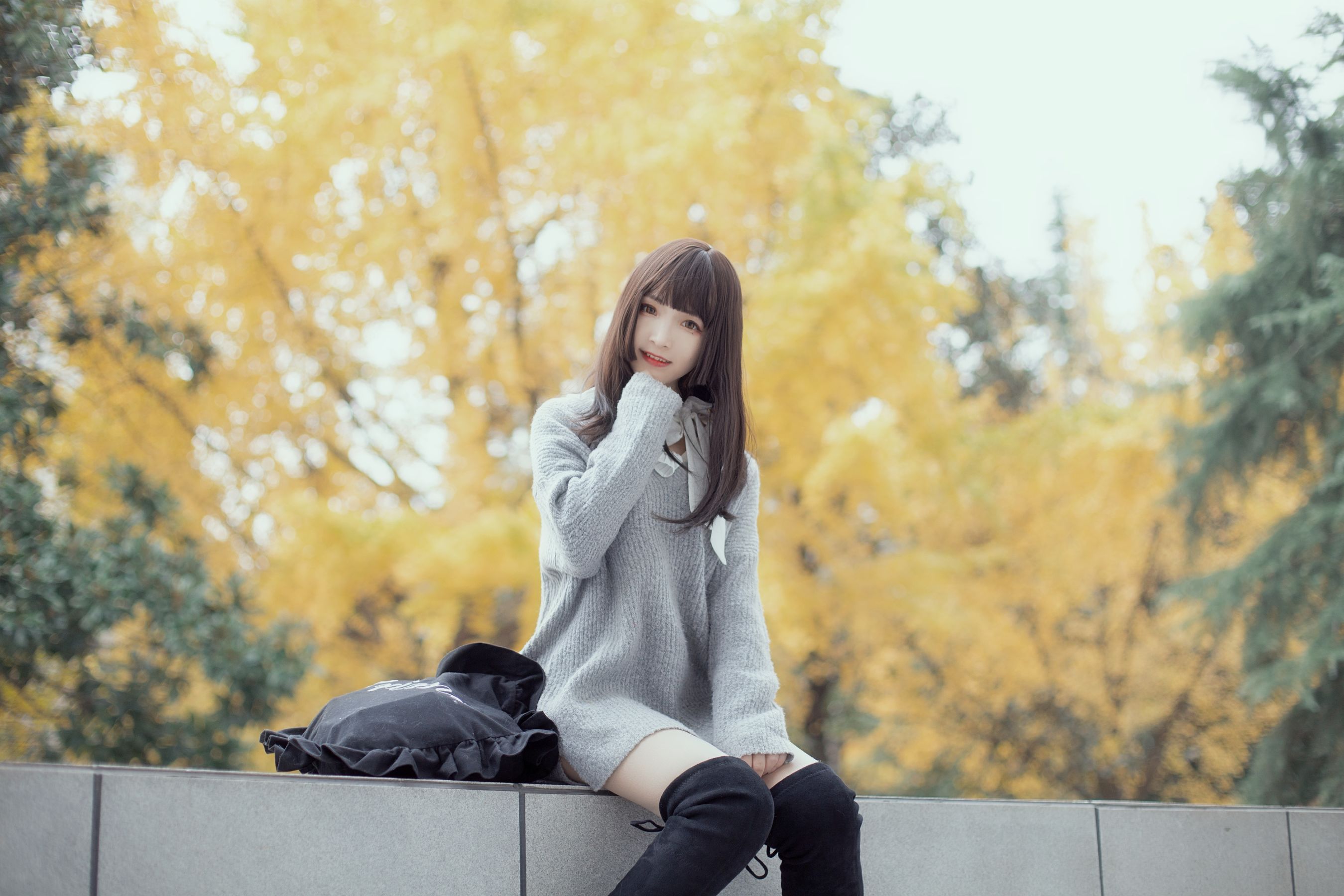 [Cosplay写真] 二次元美女古川kagura – 银杏树下 [21P]