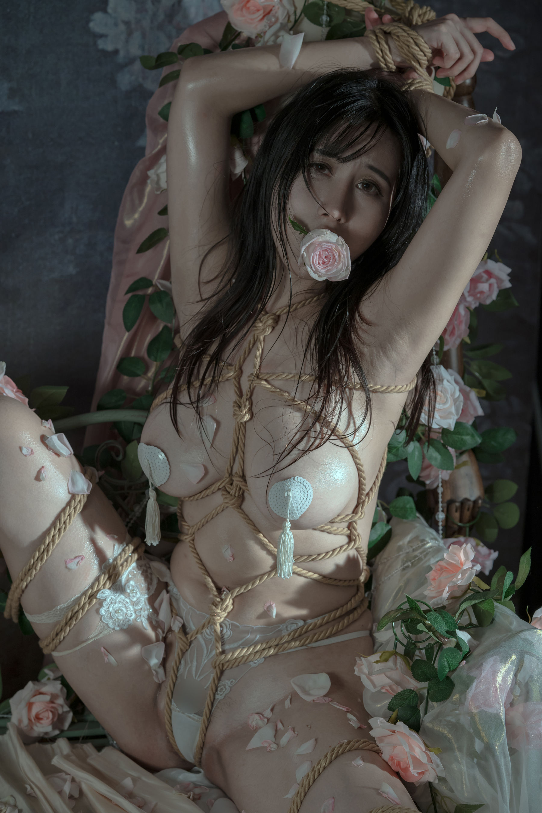 云溪溪 – 奶桃 玫瑰绳艺 [50P]