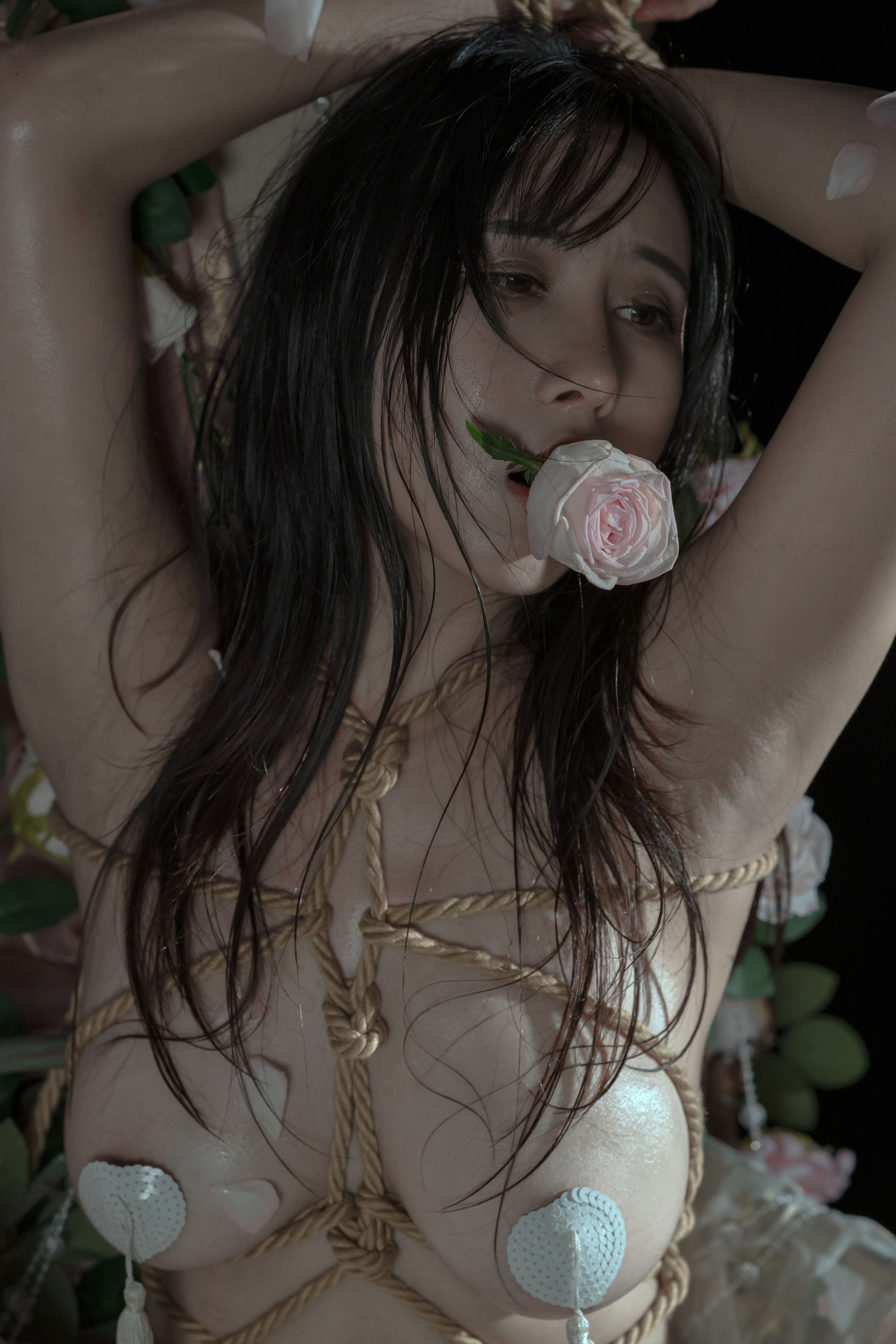 云溪溪 – 奶桃 玫瑰绳艺 [50P]