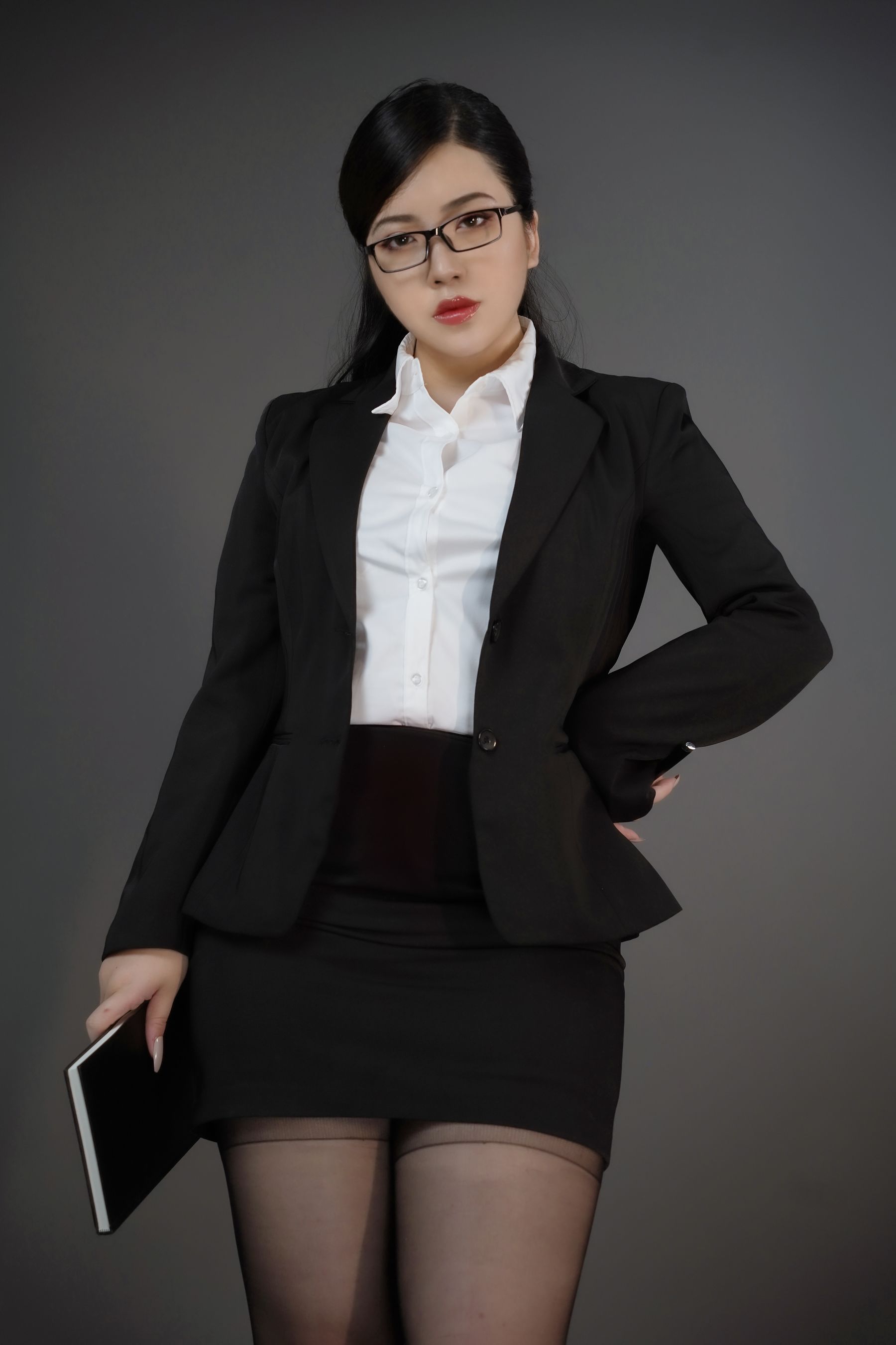 千煌弑夜 – 教导处主任 [30P]