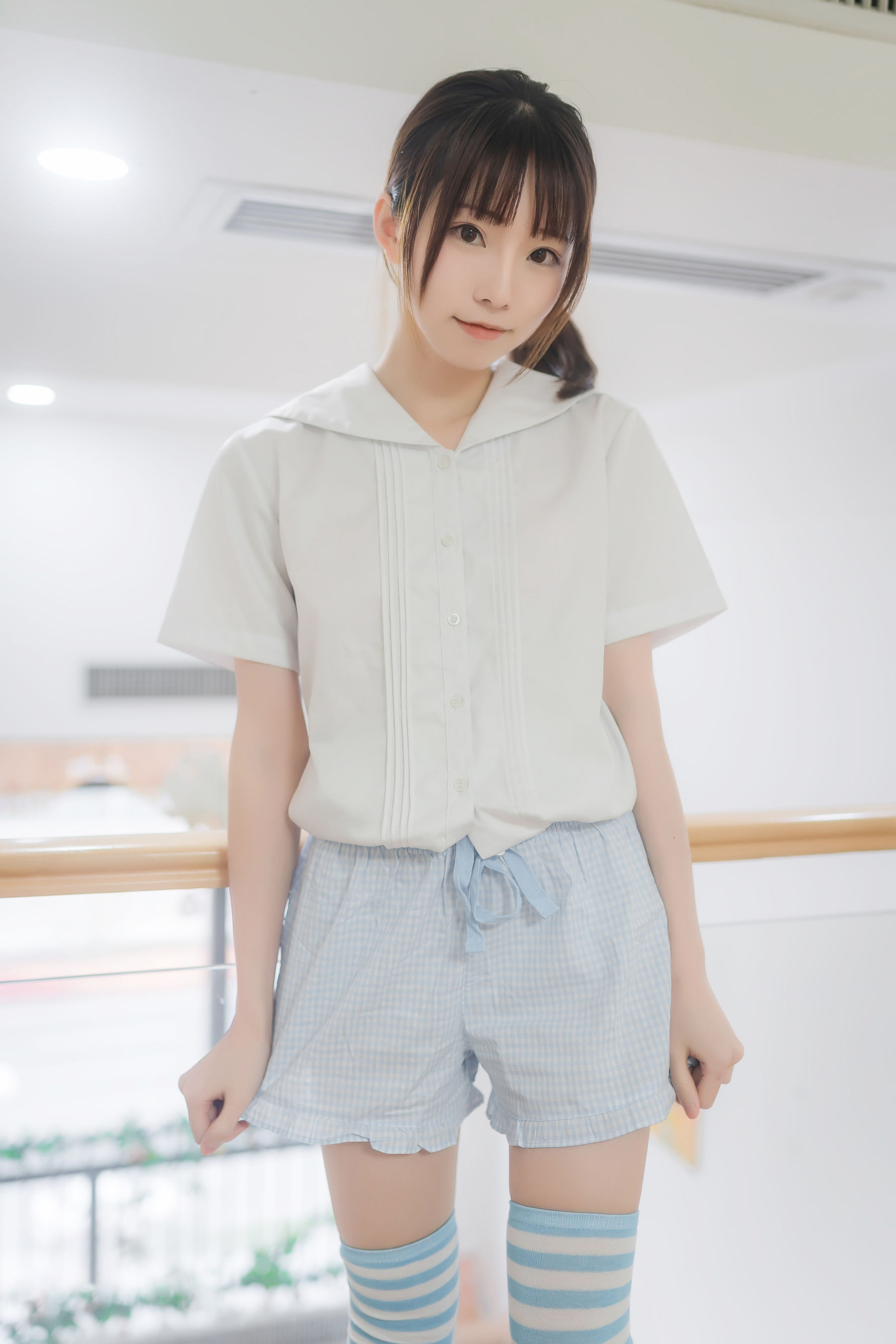 动漫博主Kitaro_绮太郎 – 蓝白条纹袜 [42P]