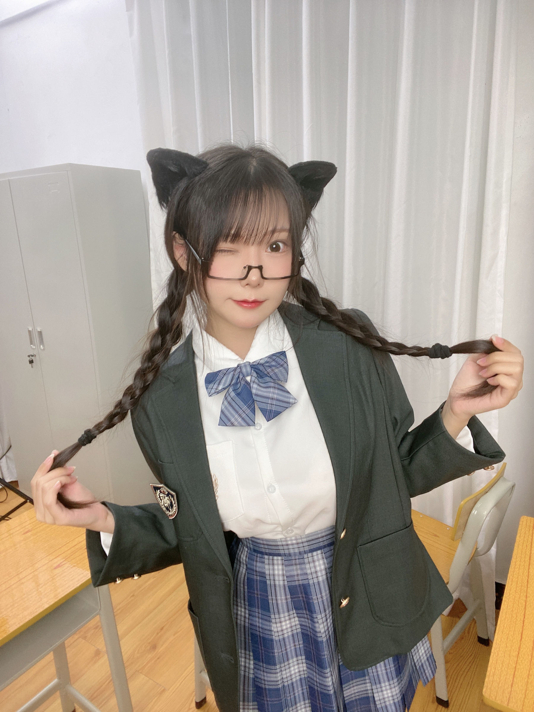 香草喵露露 – 小露乱撞 JK制服自拍 [39P]