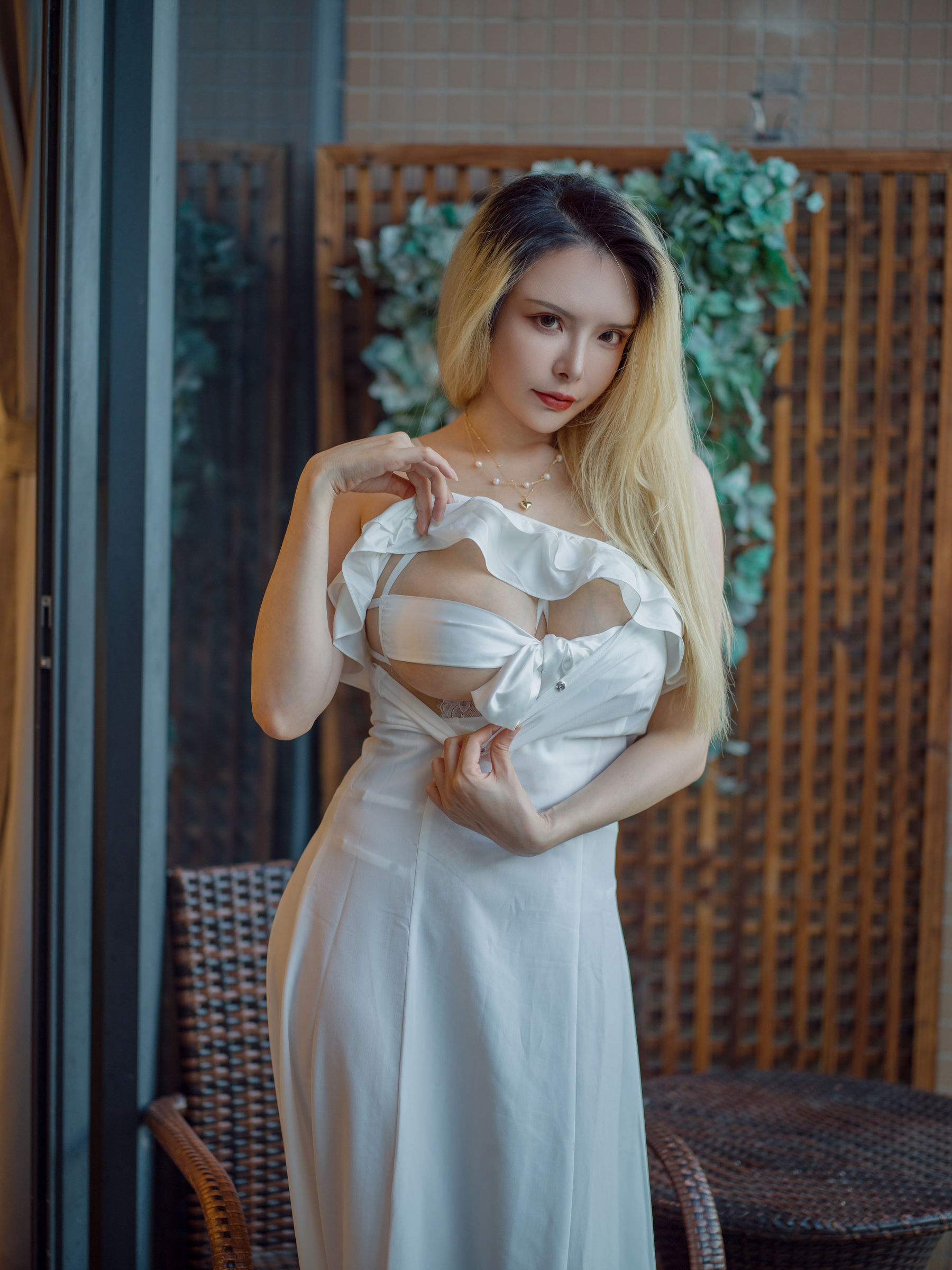 秋和柯基(夏小秋秋秋) – 白色连衣裙 [40P]