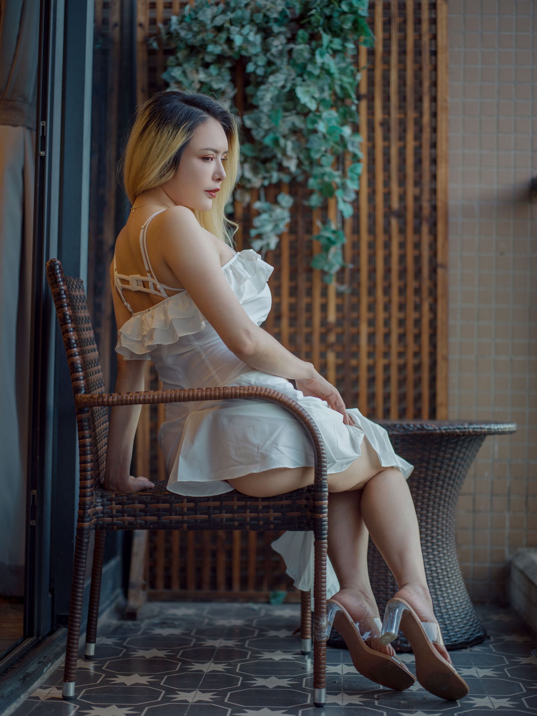 秋和柯基(夏小秋秋秋) – 白色连衣裙 [40P]