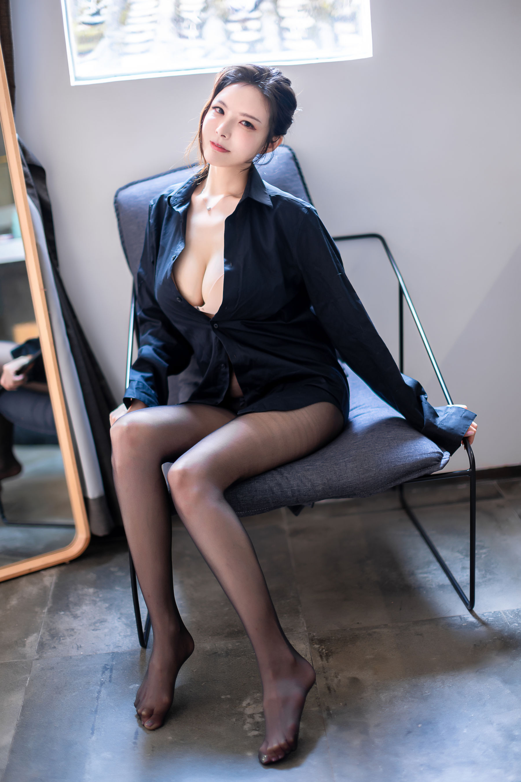 秋和柯基(夏小秋秋秋) – 黑色衬衫 [37P]