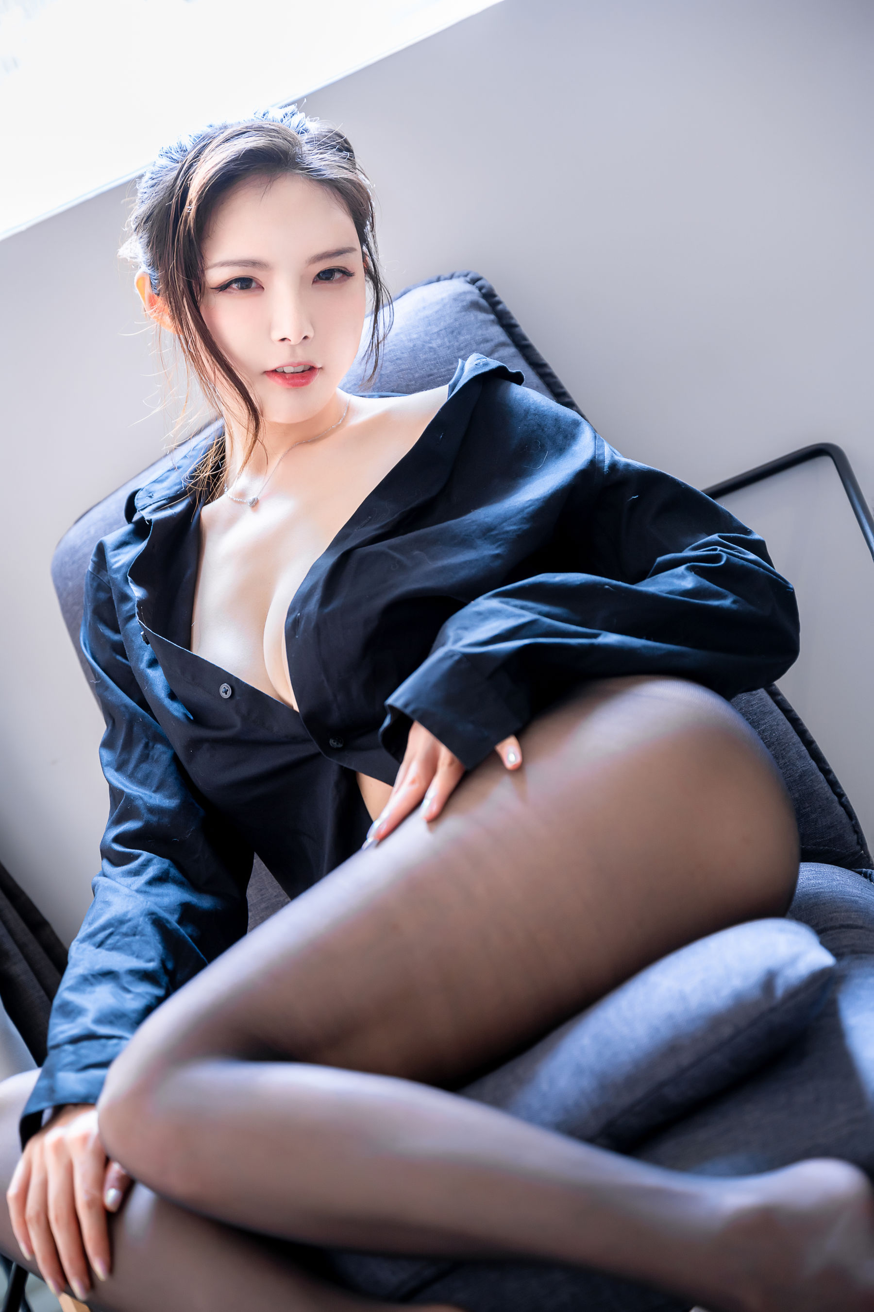 秋和柯基(夏小秋秋秋) – 黑色衬衫 [37P]