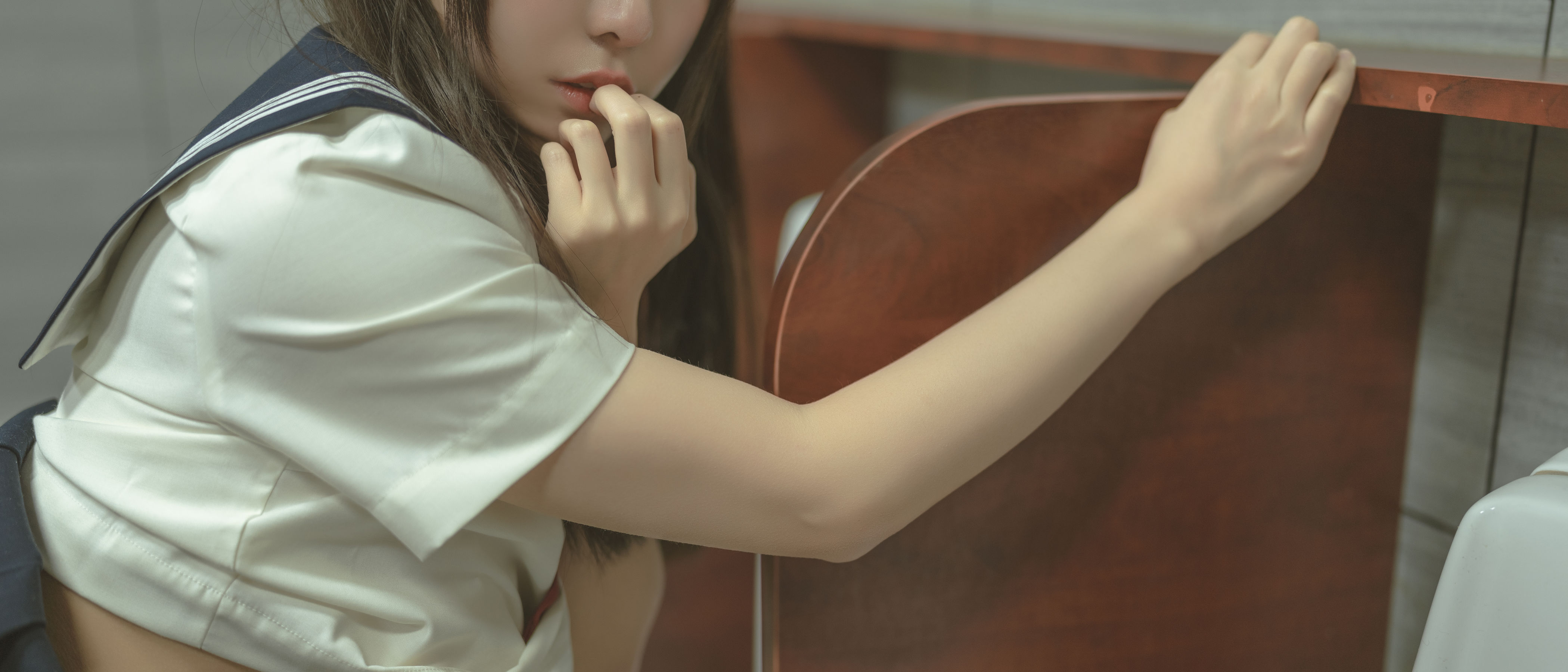 六味帝皇酱 – 厕所JK [26P]