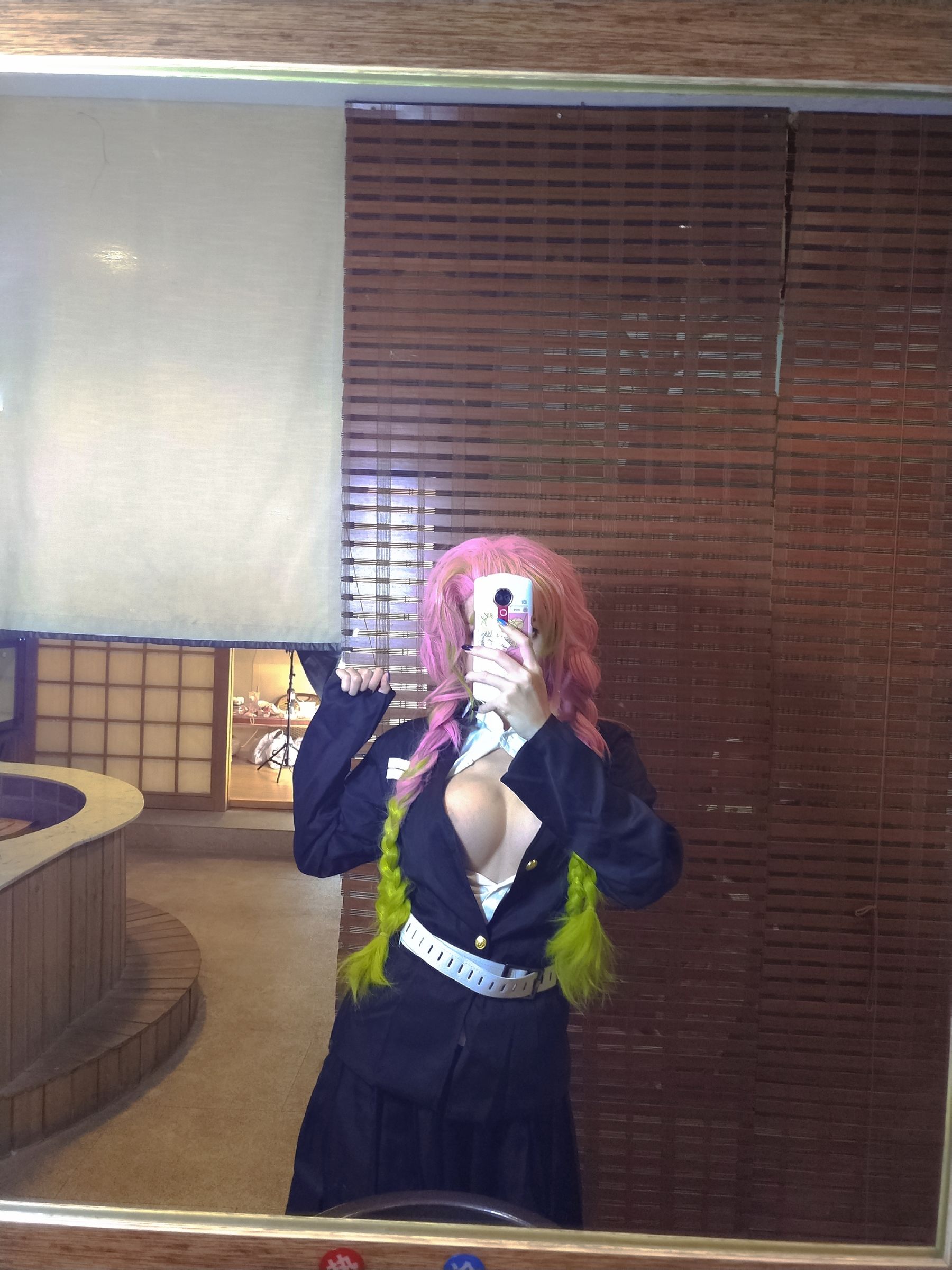 钛合金大粑粑 – 鬼灭之刃 恋柱 [15P]