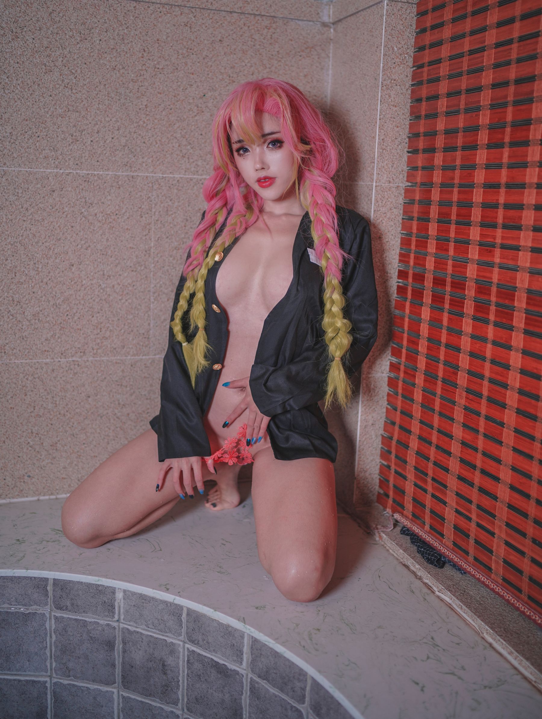 钛合金大粑粑 – 鬼灭之刃 恋柱 [15P]