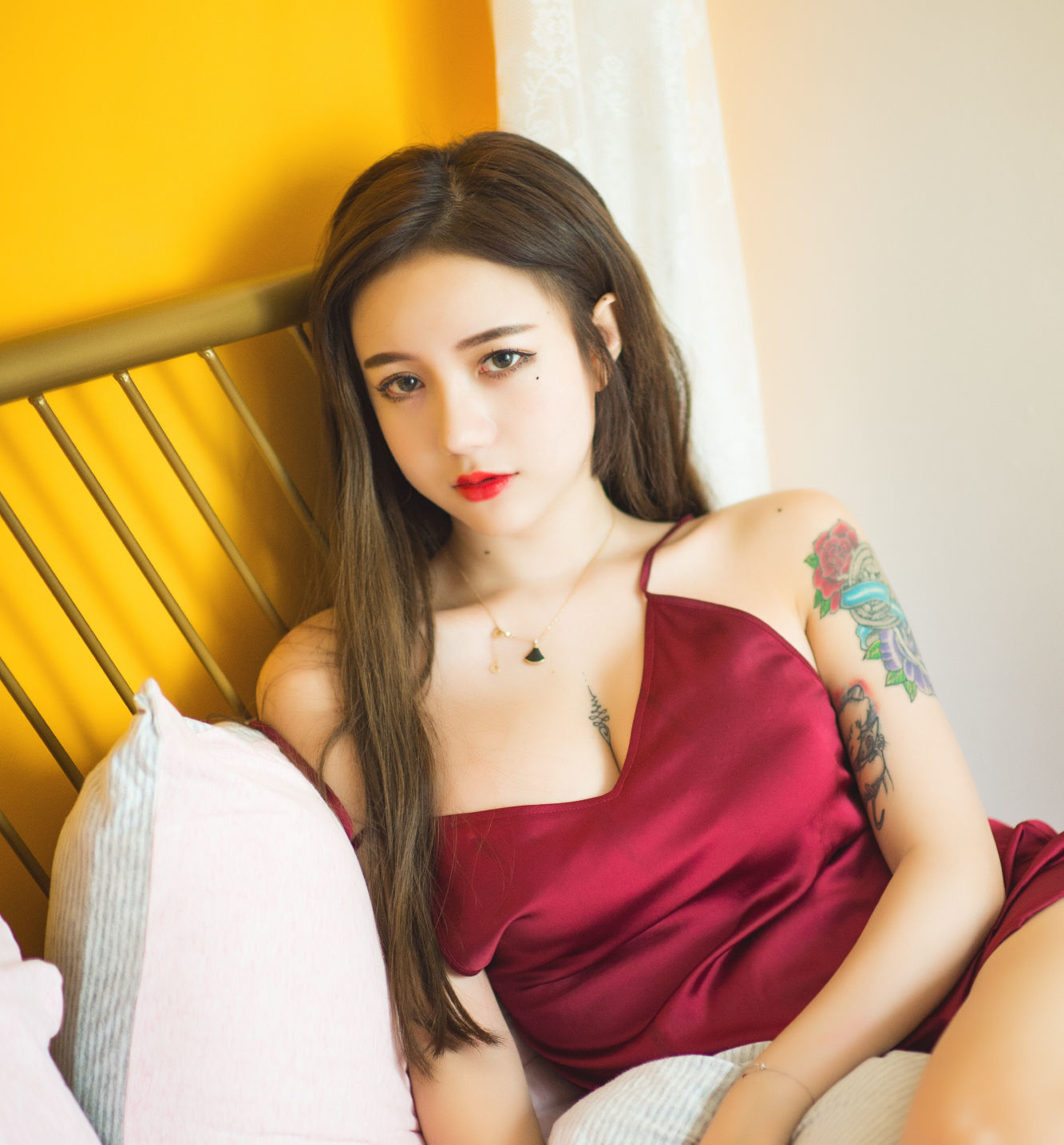 [萝莉COS] 洛丽塔大哥 – 吊带睡衣 [14P]