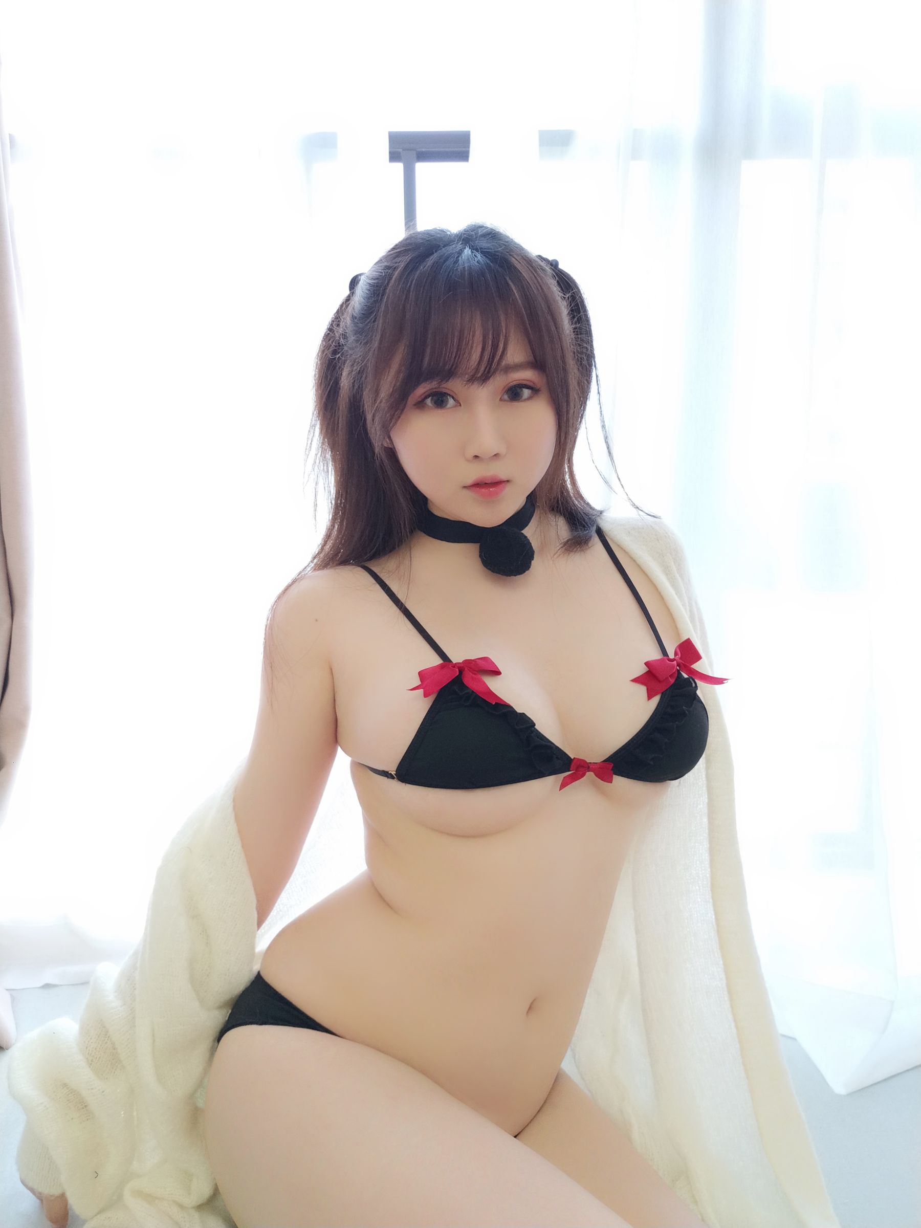 蜜桃少女是依酱呀 黑色情趣内衣 [28P]