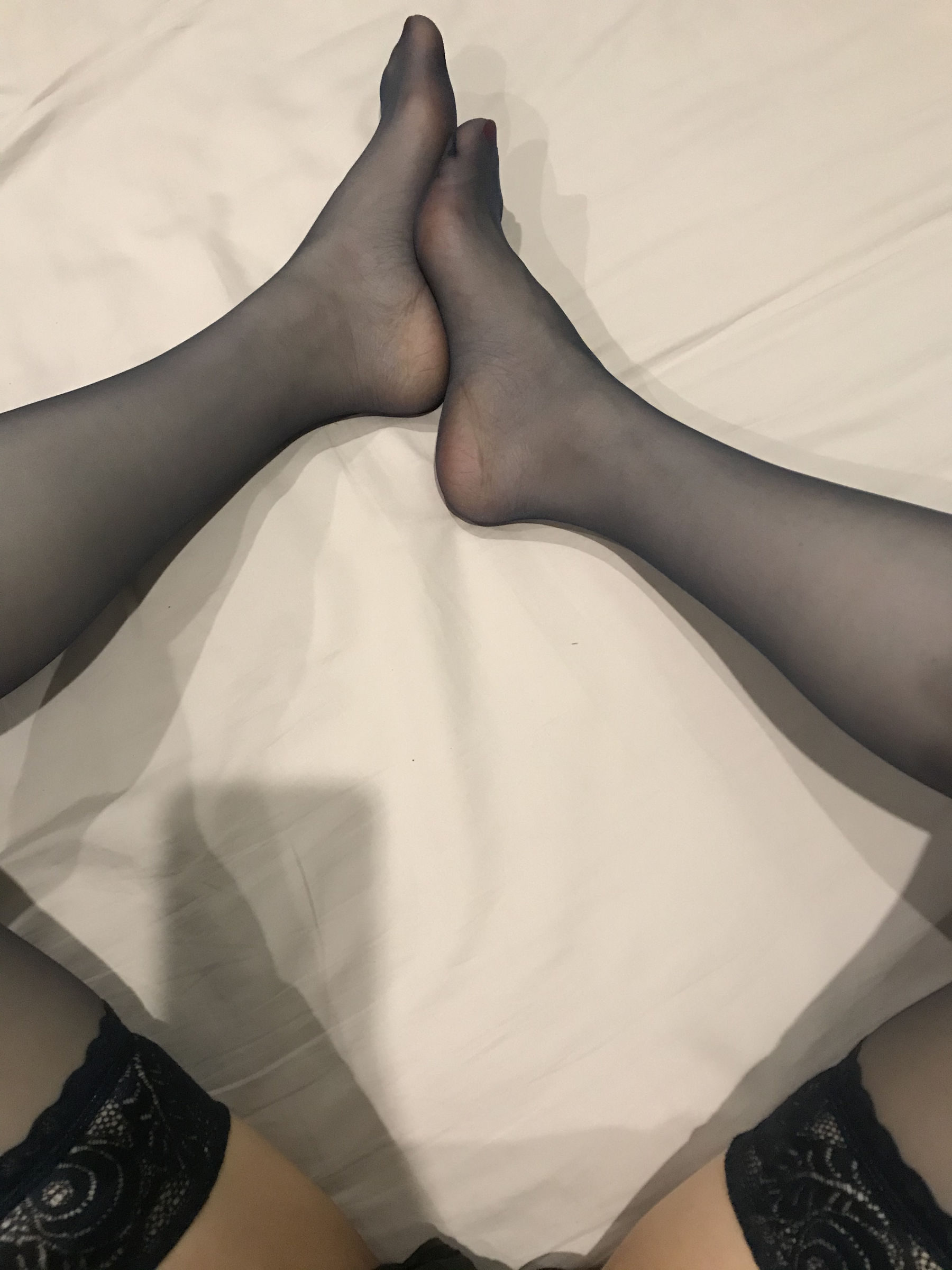 丝足博主麋鹿_Monroe 2020.06.09 黑蕾丝半筒袜 [16P]