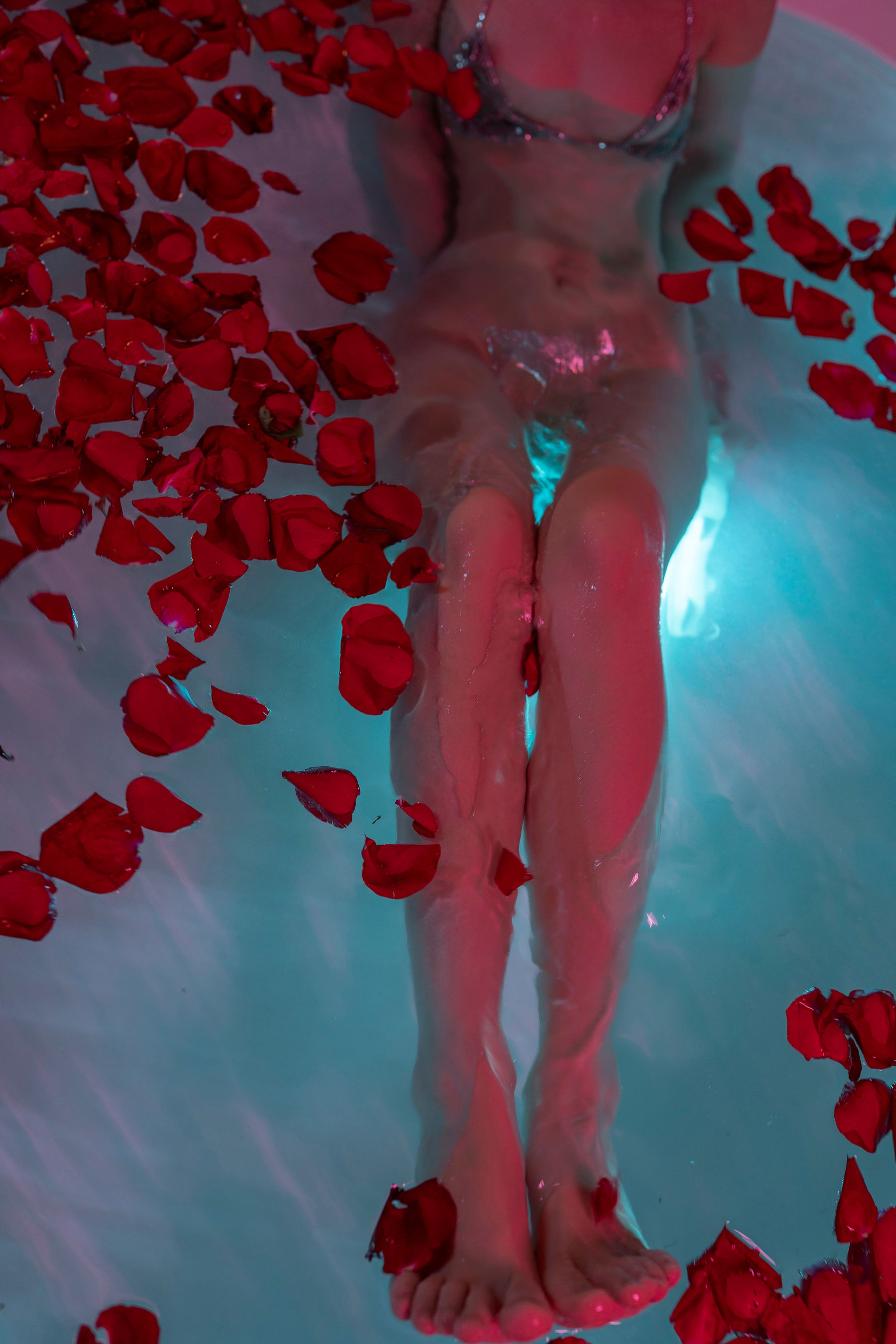 美少女晕崽 – 浴缸 [35P]