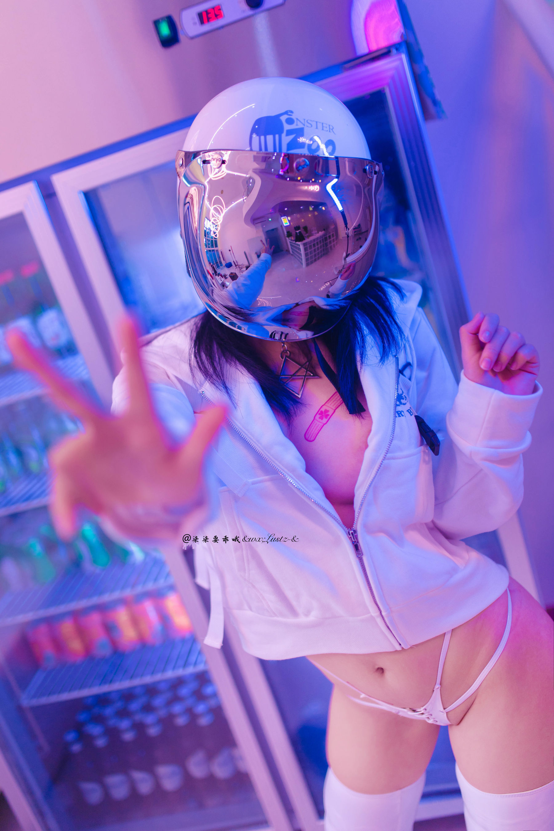 动漫博主柒柒要乖哦 – 骑行少女 [32P]