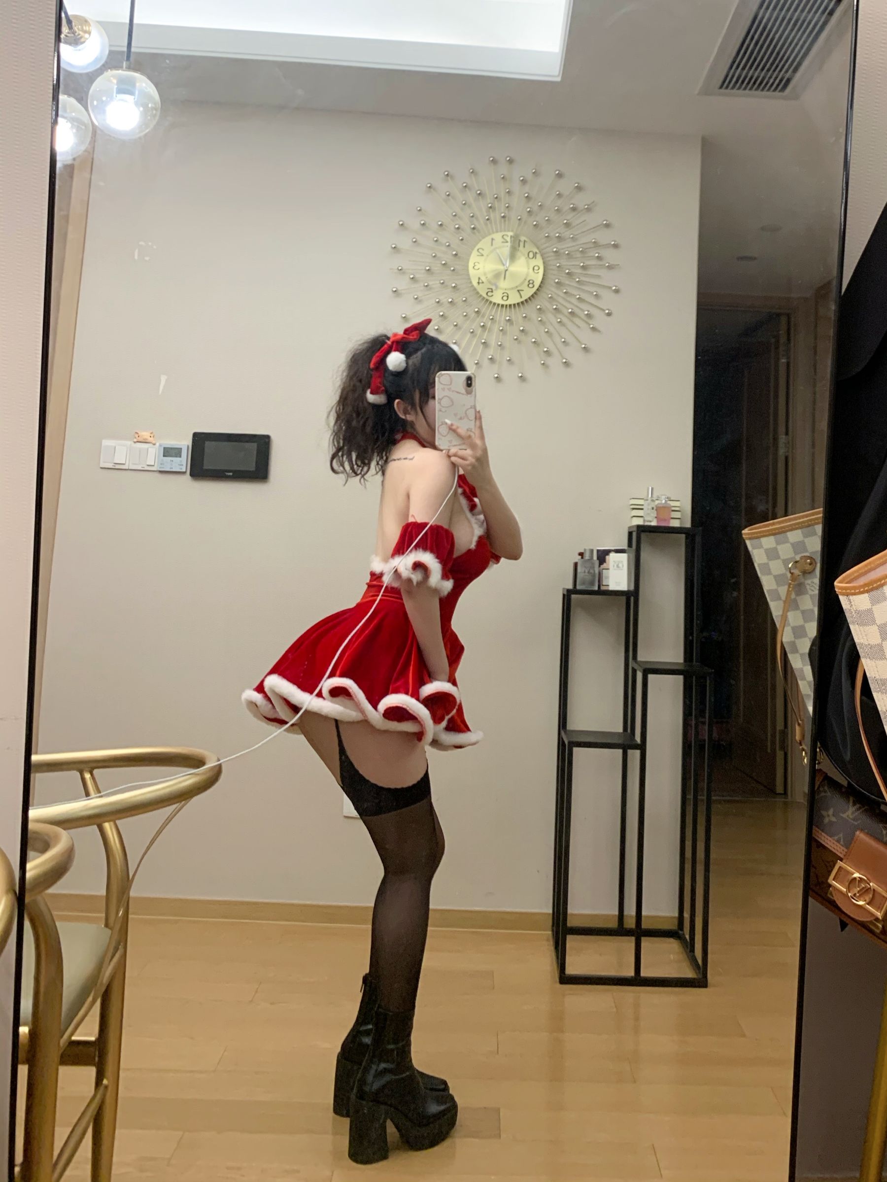 蜜桃少女是依酱呀 – 2020圣诞特辑 [31P]