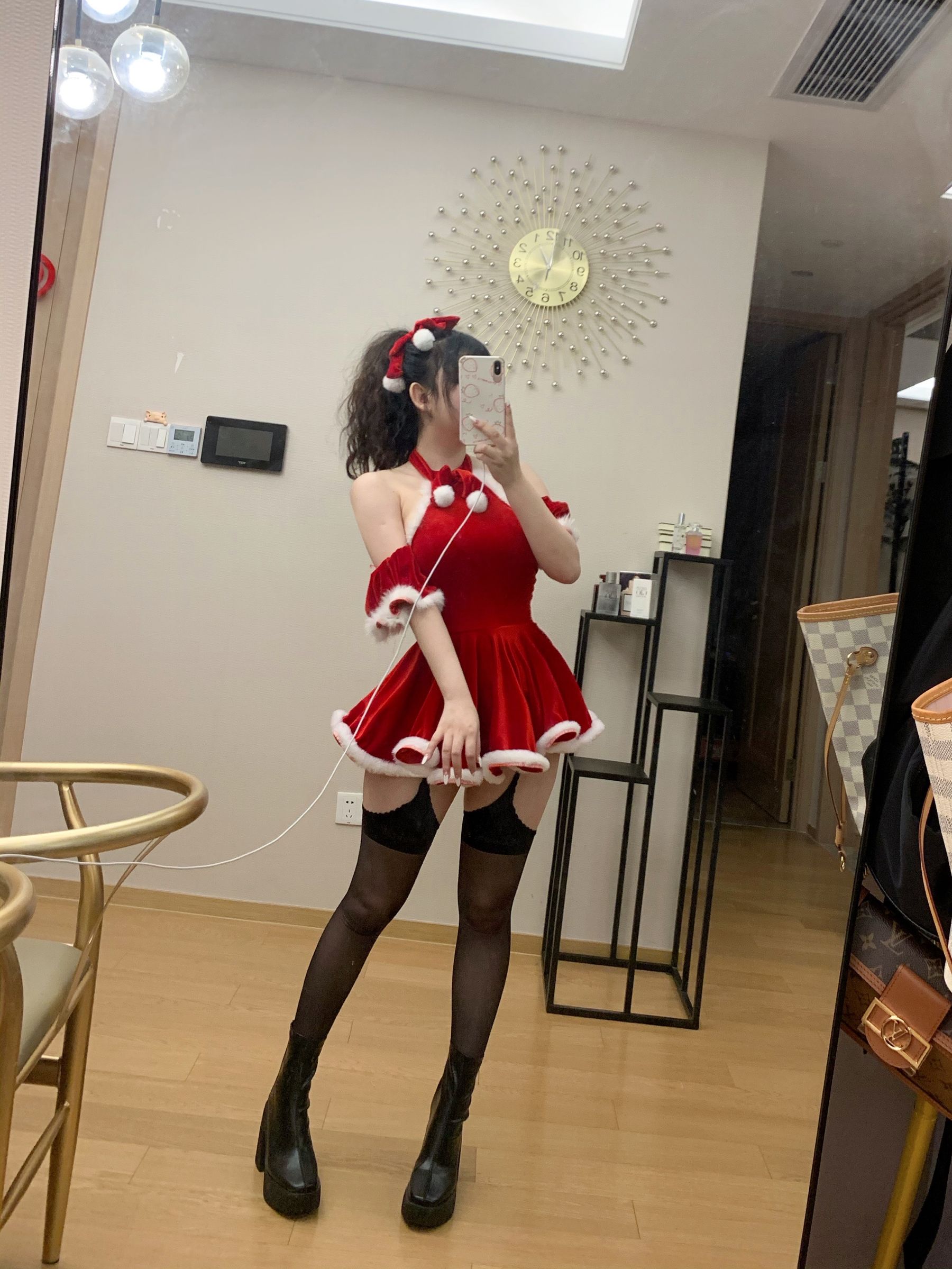 蜜桃少女是依酱呀 – 2020圣诞特辑 [31P]