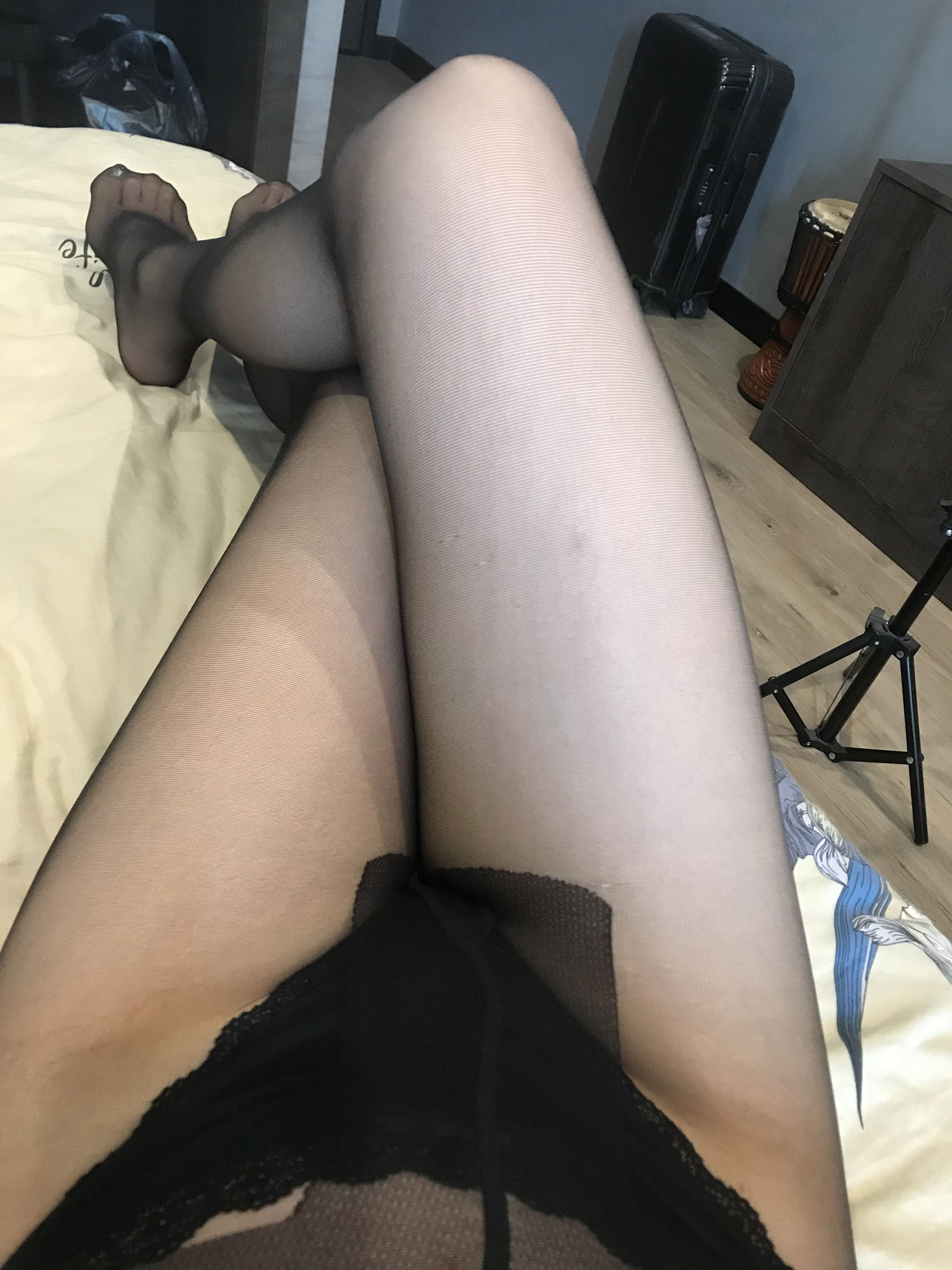 丝足博主麋鹿_Monroe 2020.06.23 寂寞黑丝 [17P]