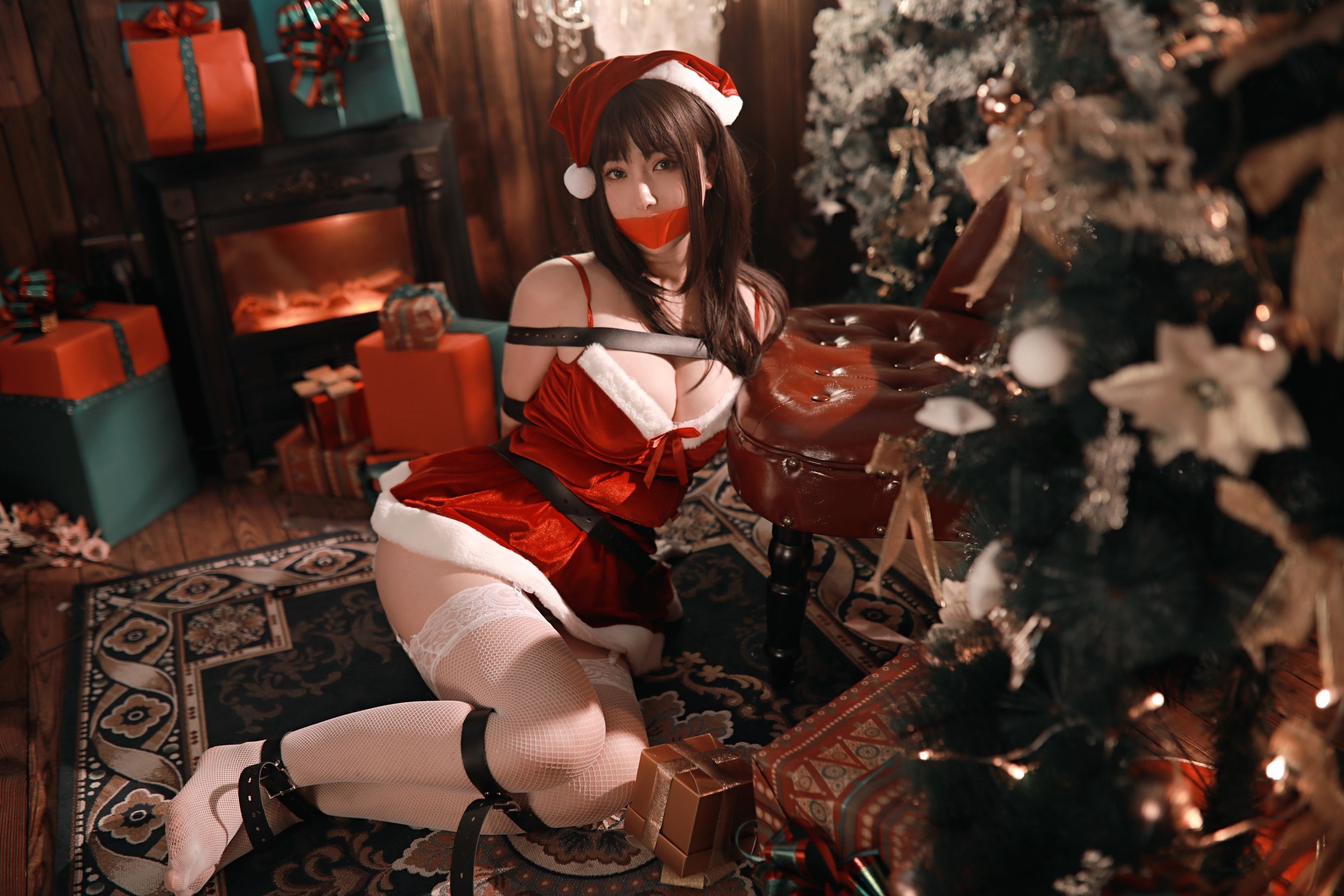 小容仔咕咕咕 – 圣诞礼物×捆绑 [45P]